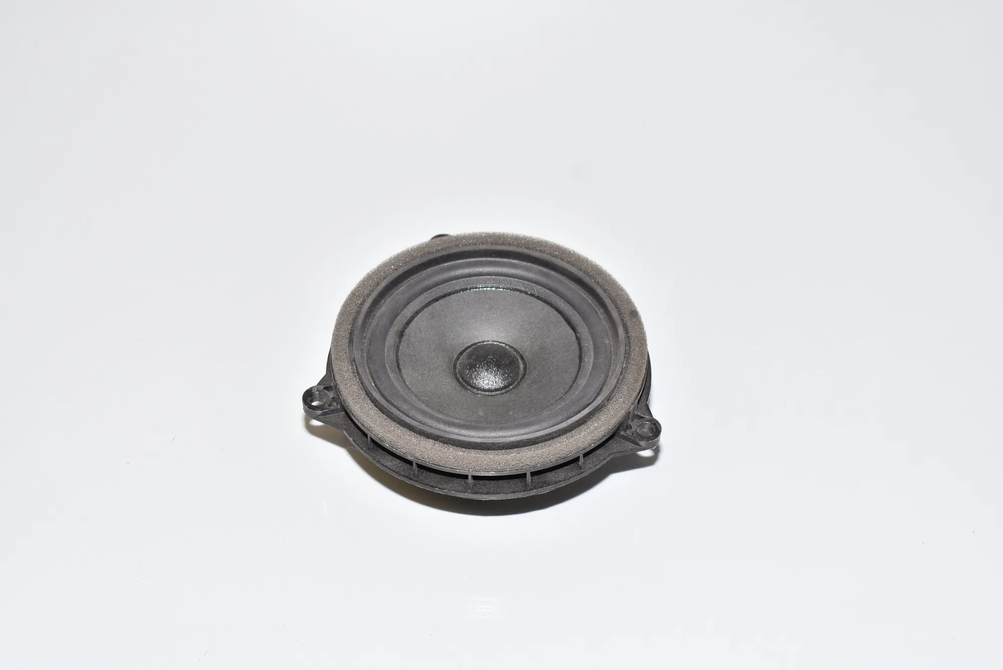 Front Right Door Speaker – OEM 9274700 · BMW i3 (I01) BMW i3 (I01) Hybrid 2015 – 2