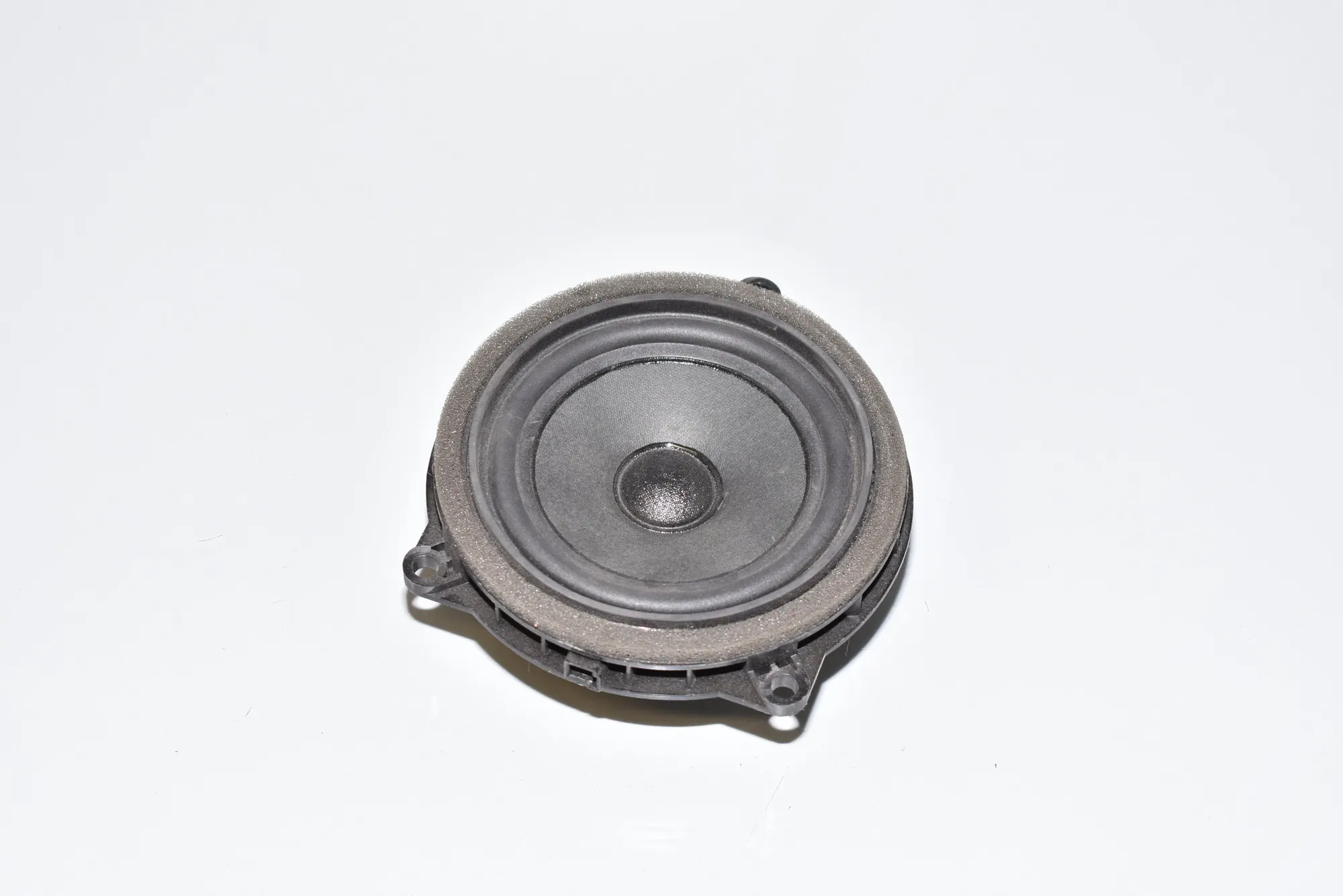 Front Right Door Speaker – OEM 9274700 · BMW i3 (I01) BMW i3 (I01) Hybrid 2015