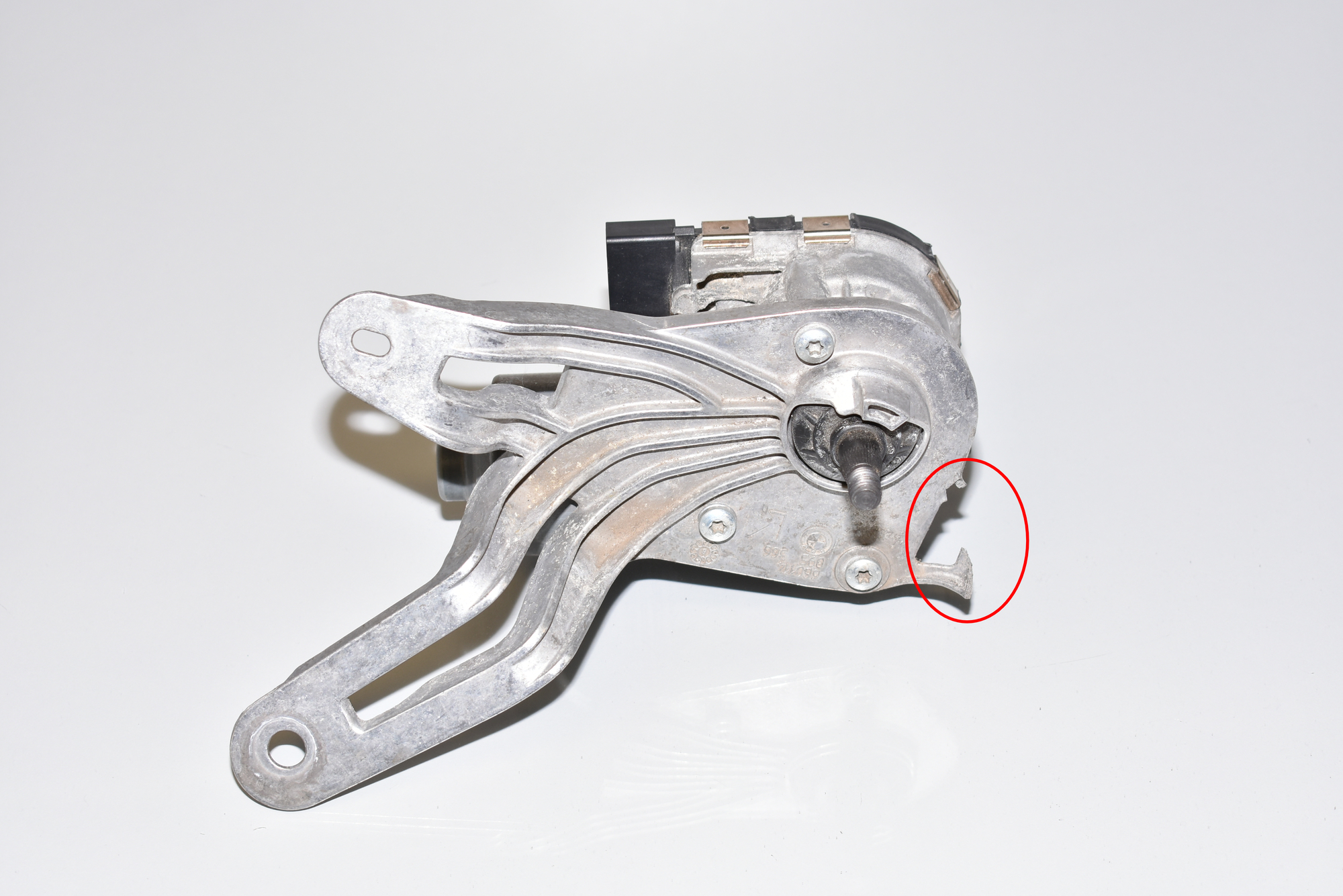 Front Windshield Wiper Mechanism – OEM 7310791 · BMW i8 (I12) BMW i8 (I12) hybrid 2016 – 2