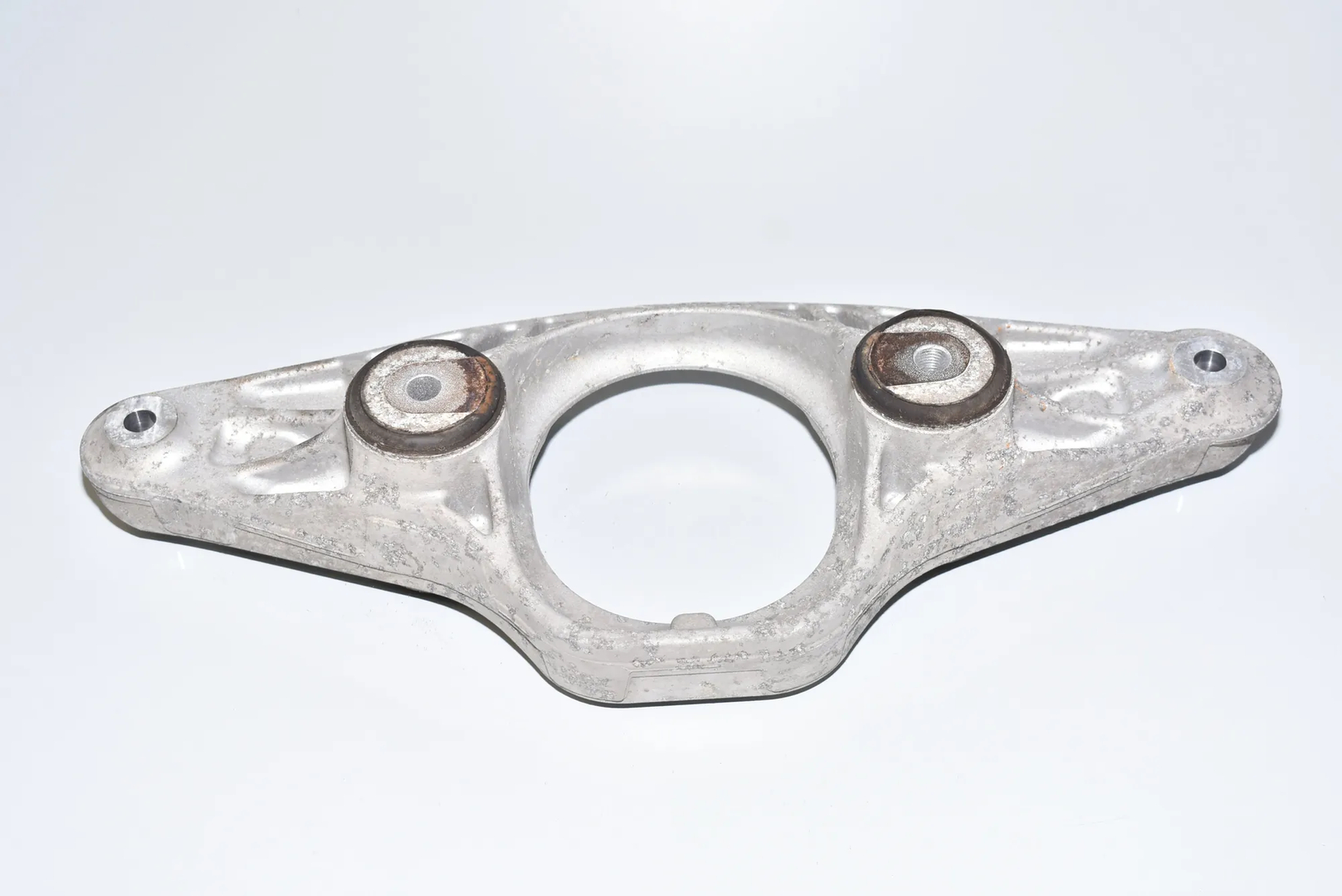 Rear Differential Bracket – OEM 2284474 · BMW 5 (F10) M5 2012 – 2