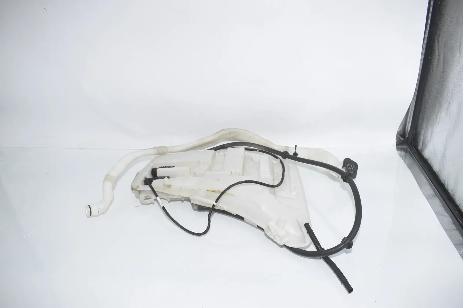 Window Washer Tank – OEM 7269663 · BMW 5 Touring (F11) 530 d xDrive 2011 – 3