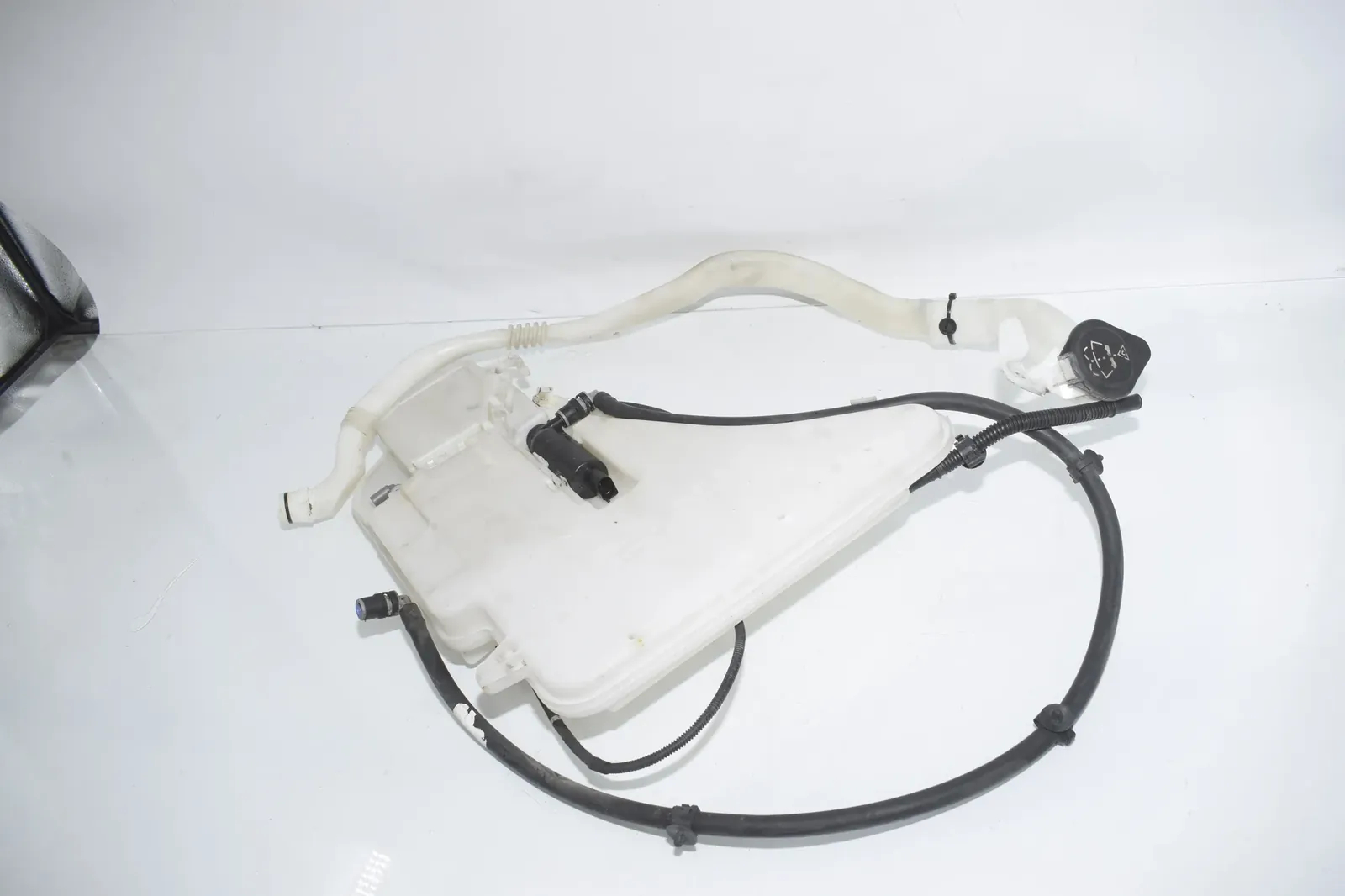 Window Washer Tank – OEM 7269663 · BMW 5 Touring (F11) 530 d xDrive 2011 – 2