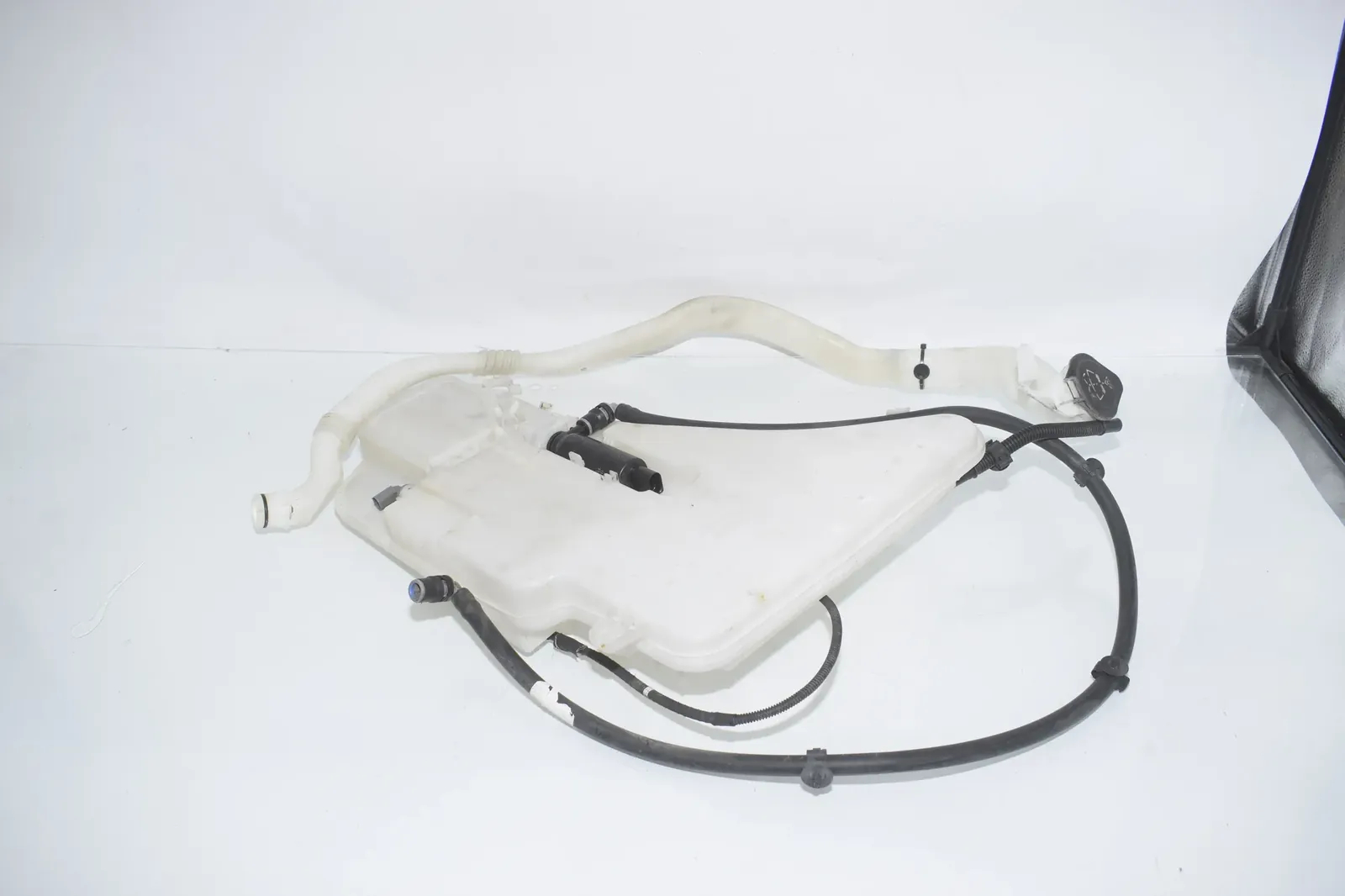 Window Washer Tank – OEM 7269663 · BMW 5 Touring (F11) 530 d xDrive 2011
