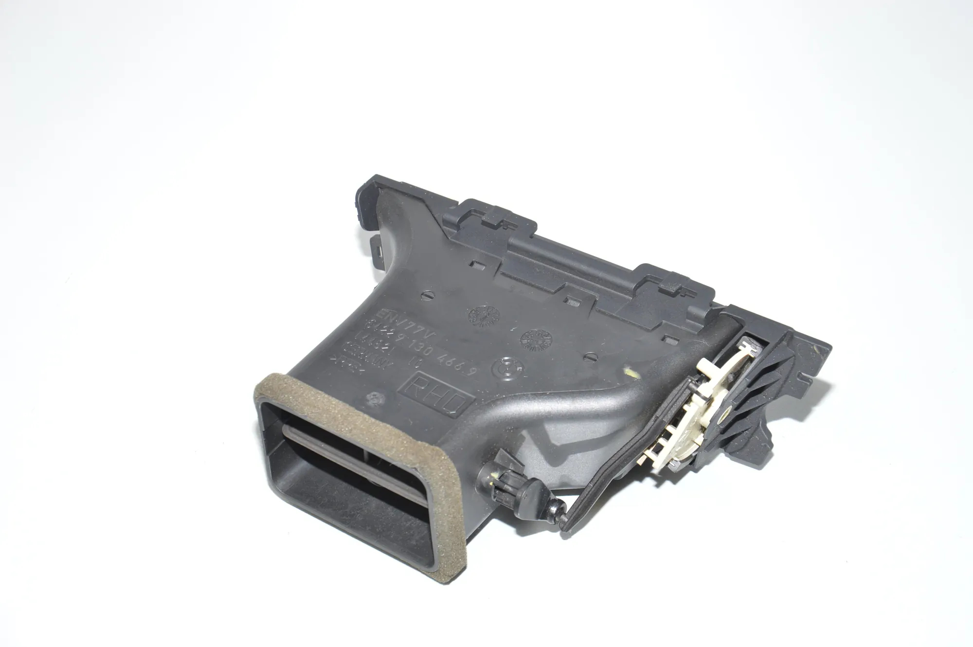 Dashboard Air Vents – OEM 9130468 · BMW 3 Coupe (E92) BMW 3 Coupe (E92) 316 i 2008 – 4