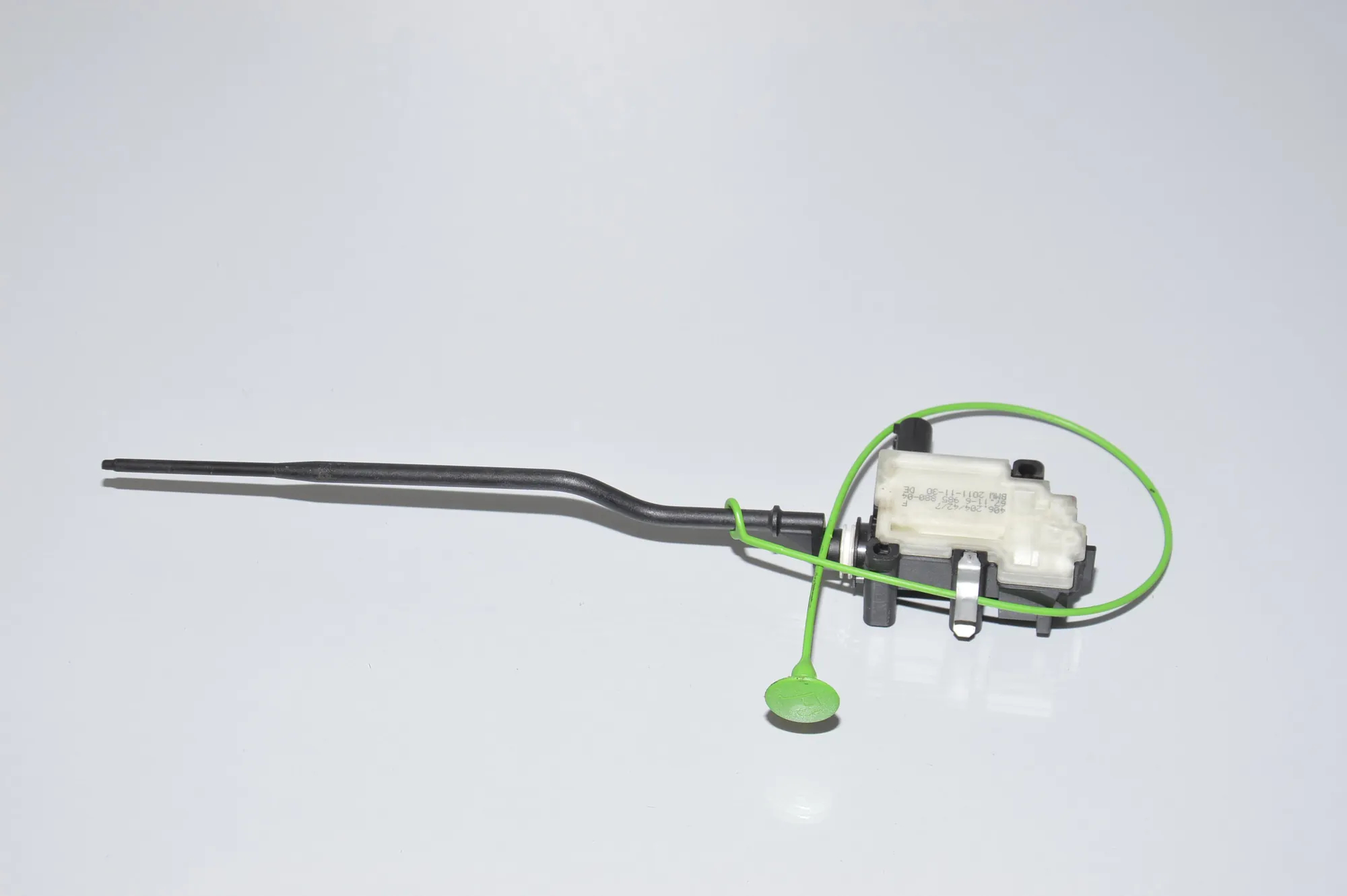Fuel Tank Cover Lock – OEM 6985880 · BMW 3 (E90) BMW 3 (E90) 318 d 2007 – 2