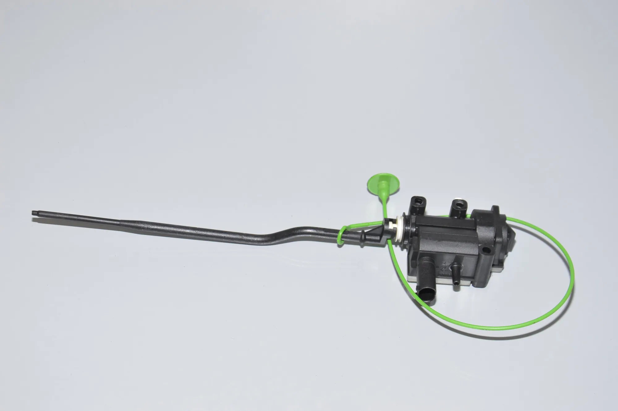 Fuel Tank Cover Lock – OEM 6985880 · BMW 3 (E90) BMW 3 (E90) 318 d 2007 – 4