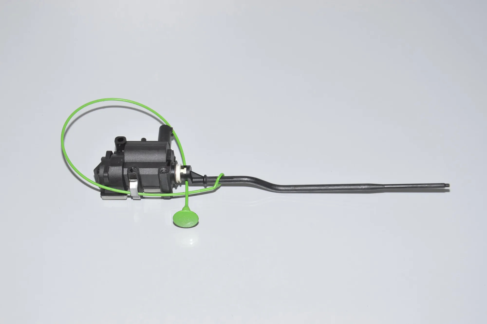 Fuel Tank Cover Lock – OEM 6985880 · BMW 3 (E90) BMW 3 (E90) 318 d 2007 – 3