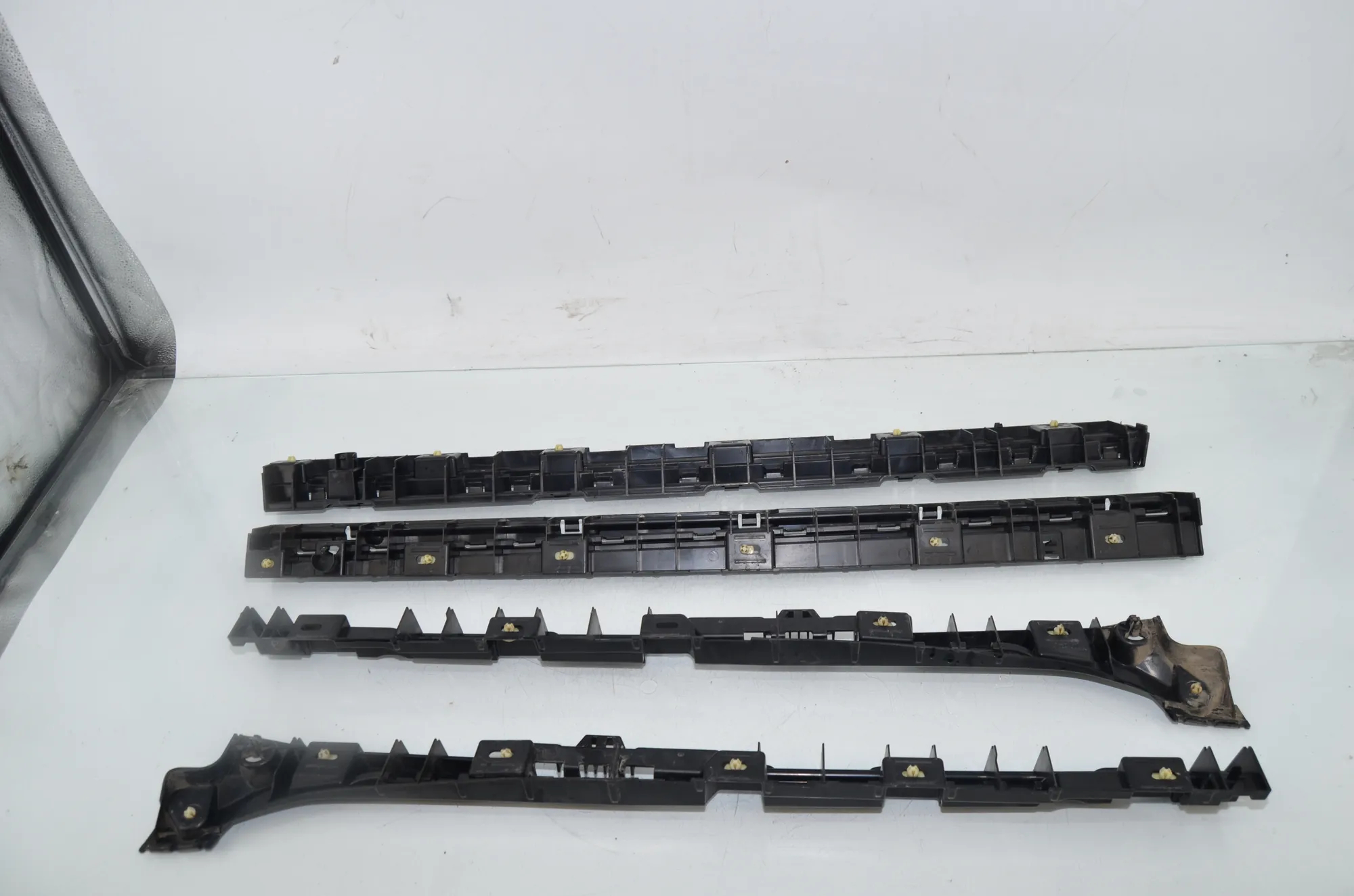 Sideskirt Bracket – OEM 7204022 · BMW 5 Touring (F11) 530 d xDrive 2011 – 3