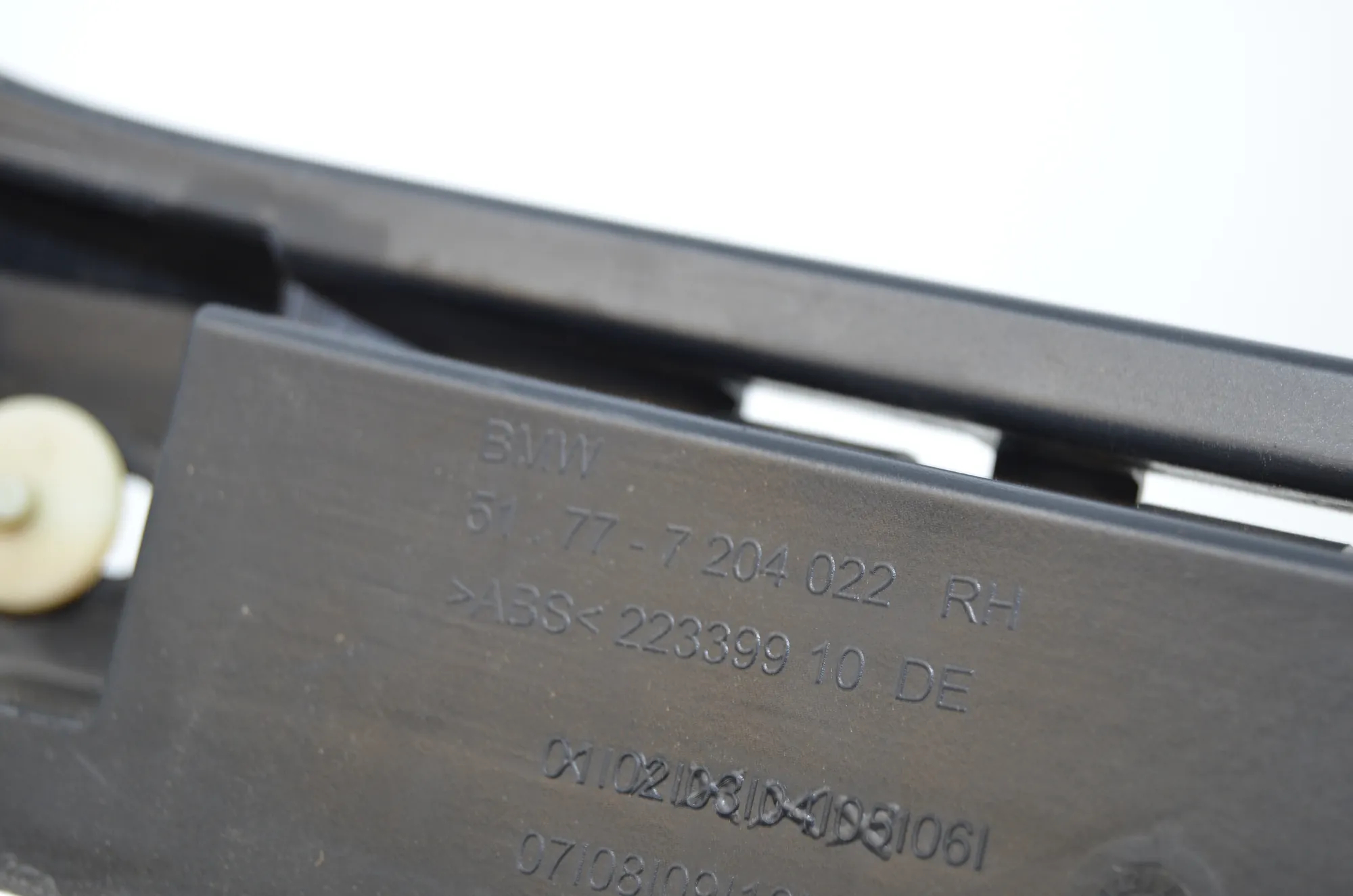Sideskirt Bracket – OEM 7204022 · BMW 5 Touring (F11) 530 d xDrive 2011 – 4