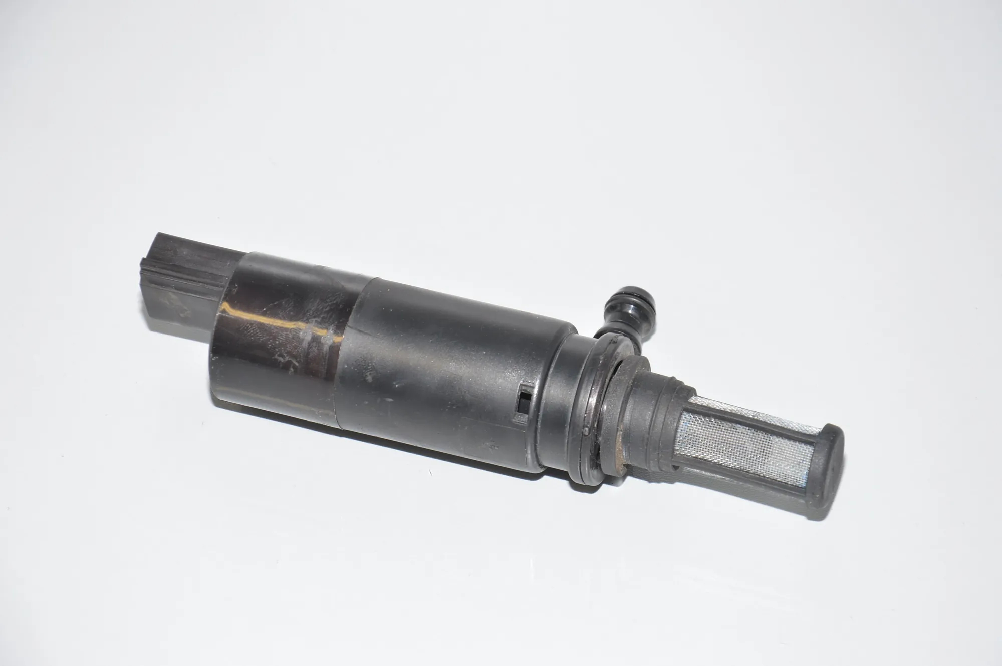 Washer Tank Motor – OEM 6973097 · BMW 3 Coupe (E92) BMW 3 Coupe (E92) 320 i 2008