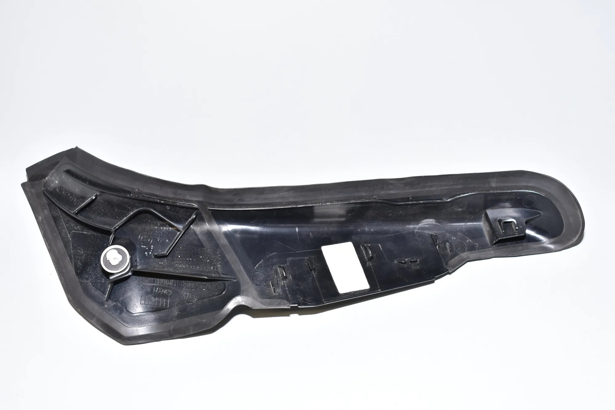 Other Body Parts – OEM 630371 · BMW 5 (G30) BMW 5 (G30) 530 e iPerformance 2018 – 3
