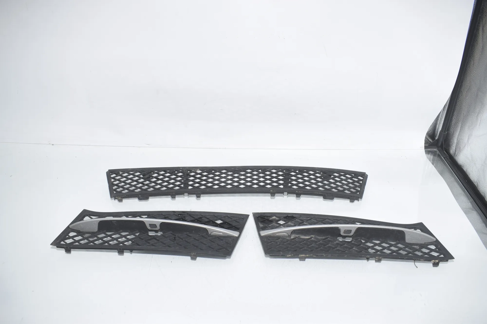 Front Bumper Lower Grill – OEM 7200700 · BMW 5 Touring (F11) 530 d xDrive 2011