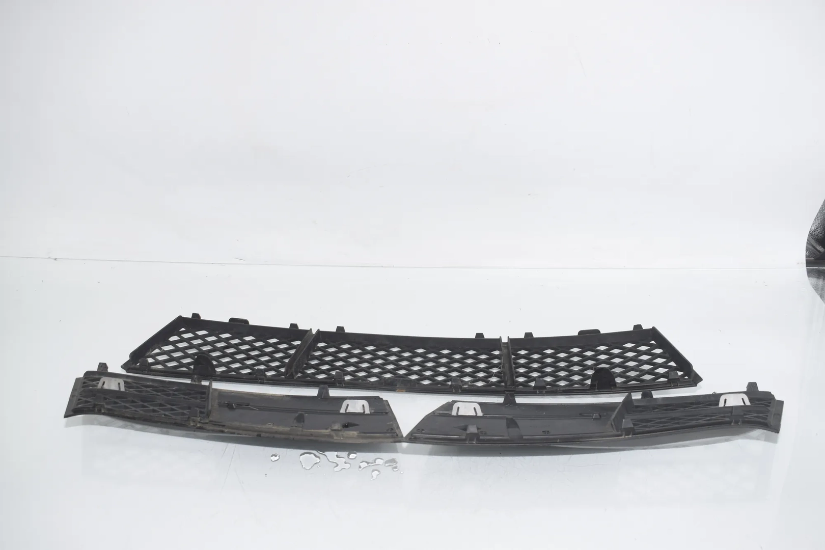Front Bumper Lower Grill – OEM 7200700 · BMW 5 Touring (F11) 530 d xDrive 2011 – 3