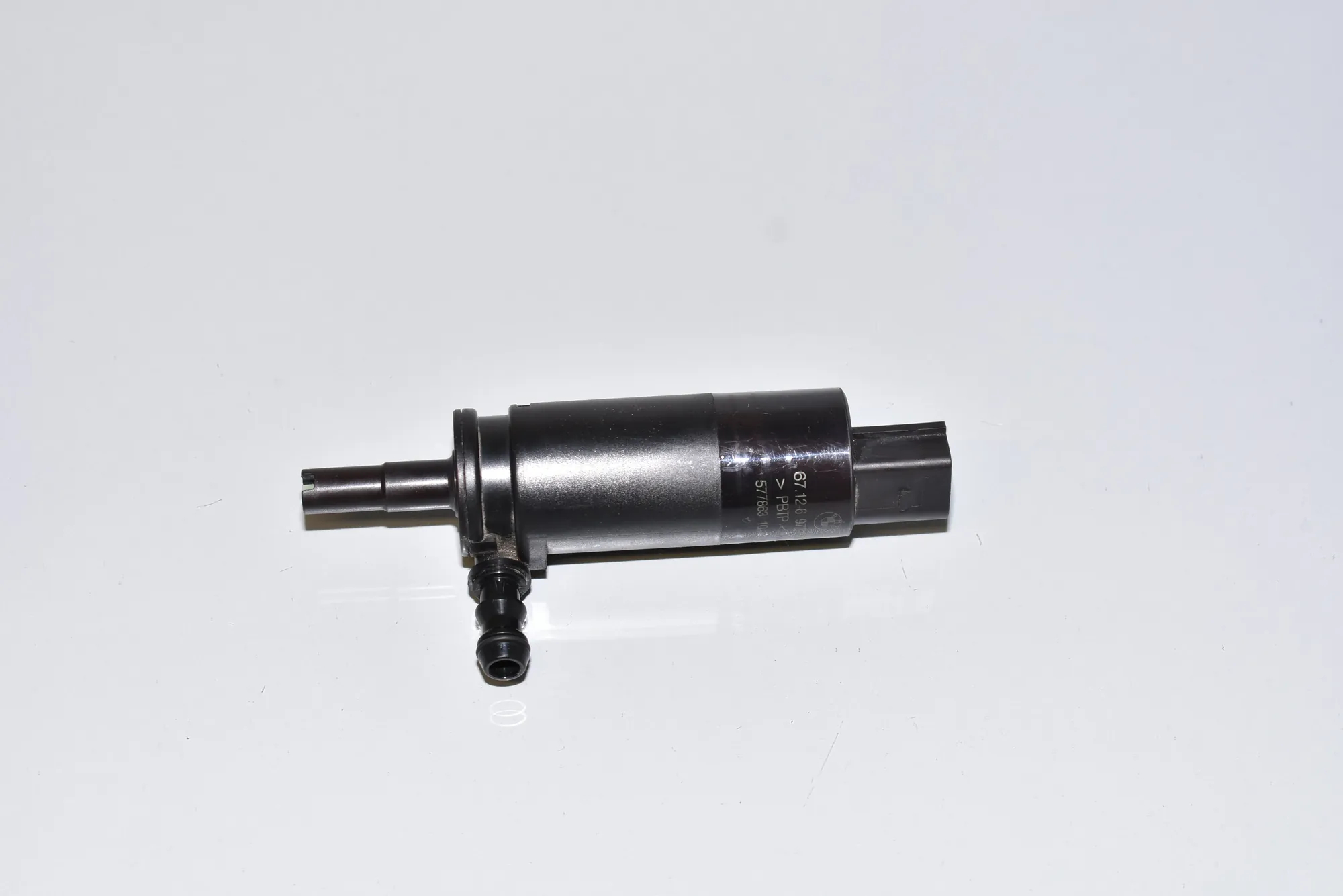 Headlight Washer Motor – OEM 6973097 · BMW 3 Cabrio (E93) BMW 3 Cabrio (E93) 320 d 2011 – 2