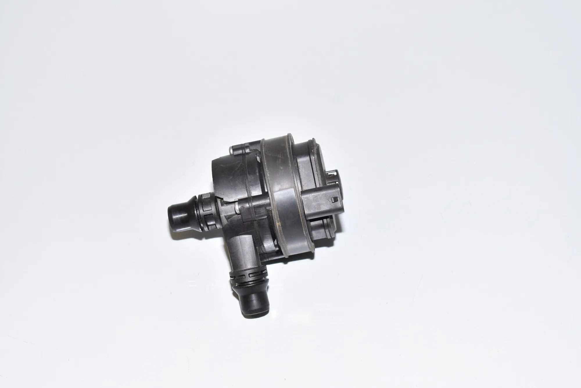 Auxiliary Water Pump – OEM 8093829 · BMW F90 BMW F90 (G30, F90) M5 2019