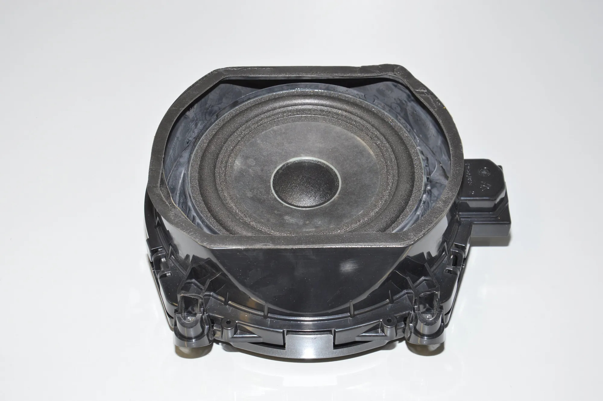 Subwoofer – OEM 9217913 · BMW X5 (E70) BMW X5 (E70) 3.0 d 2008 – 2