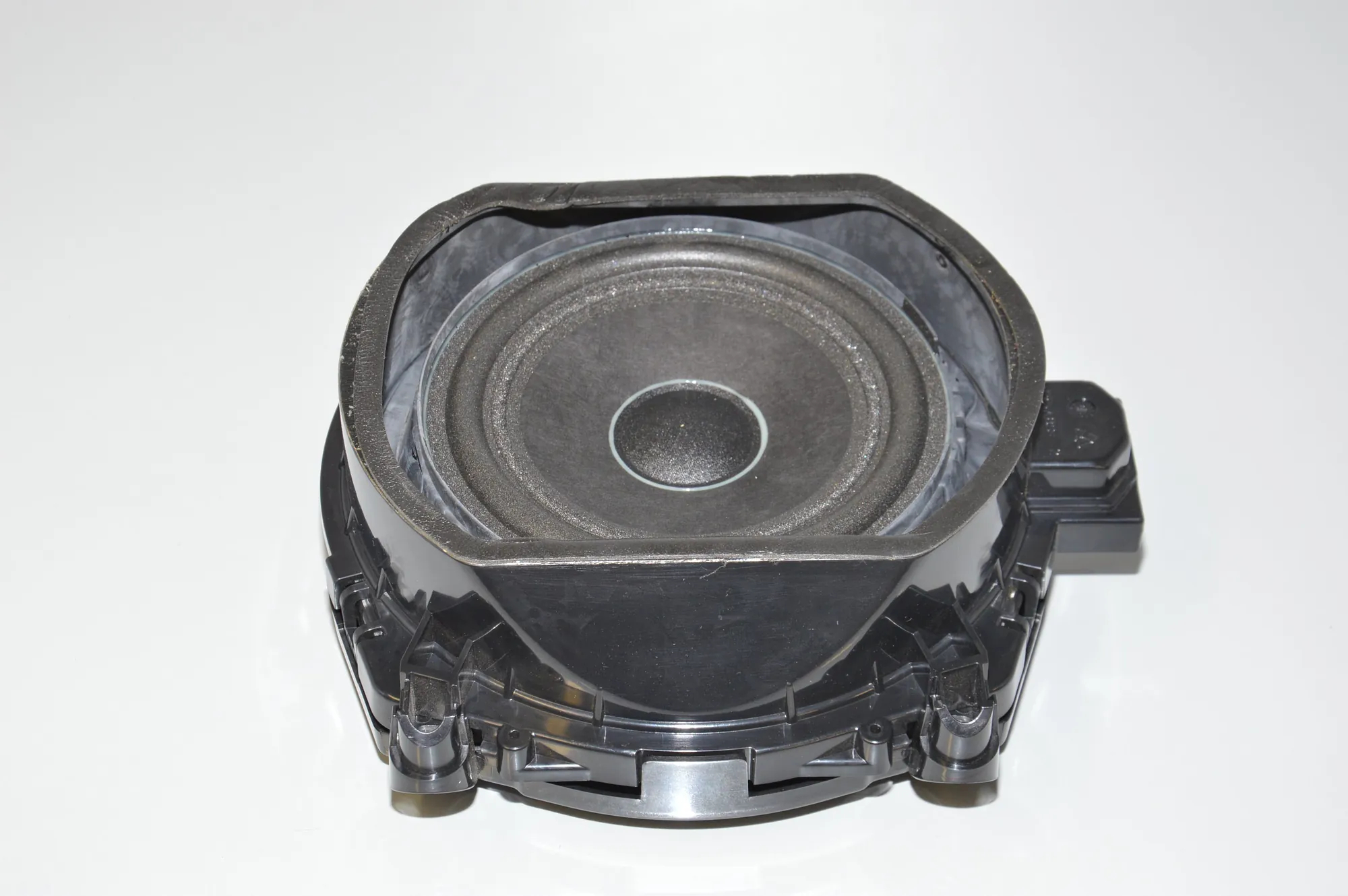 Subwoofer – OEM 9217913 · BMW X5 (E70) BMW X5 (E70) 3.0 d 2008 – 2