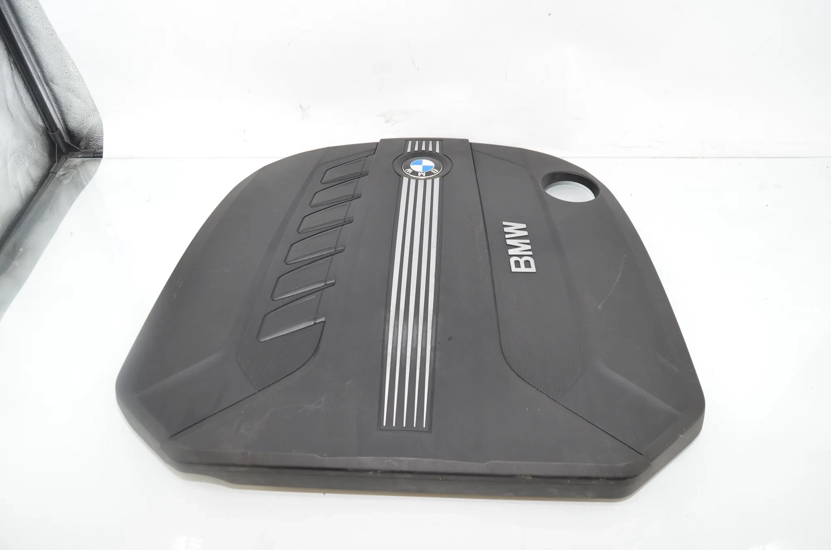 Engine Cover – OEM 7812463 · BMW 5 Touring (F11) 530 d xDrive 2011 – 2