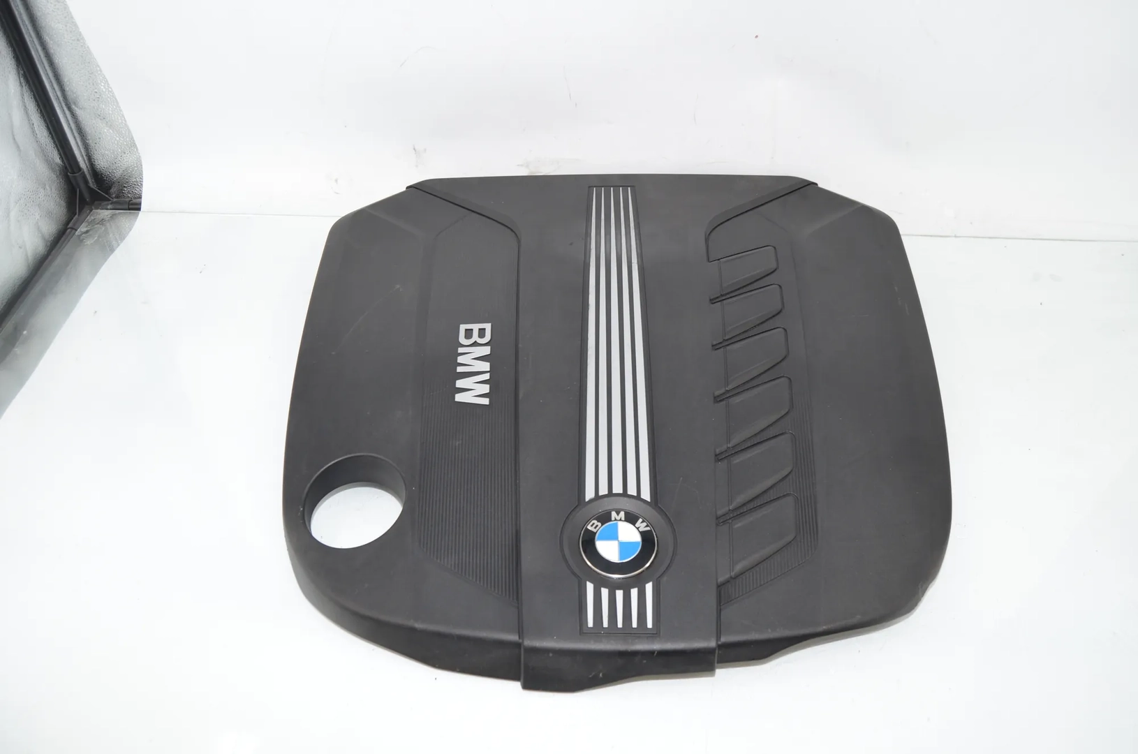 Engine Cover – OEM 7812463 · BMW 5 Touring (F11) 530 d xDrive 2011