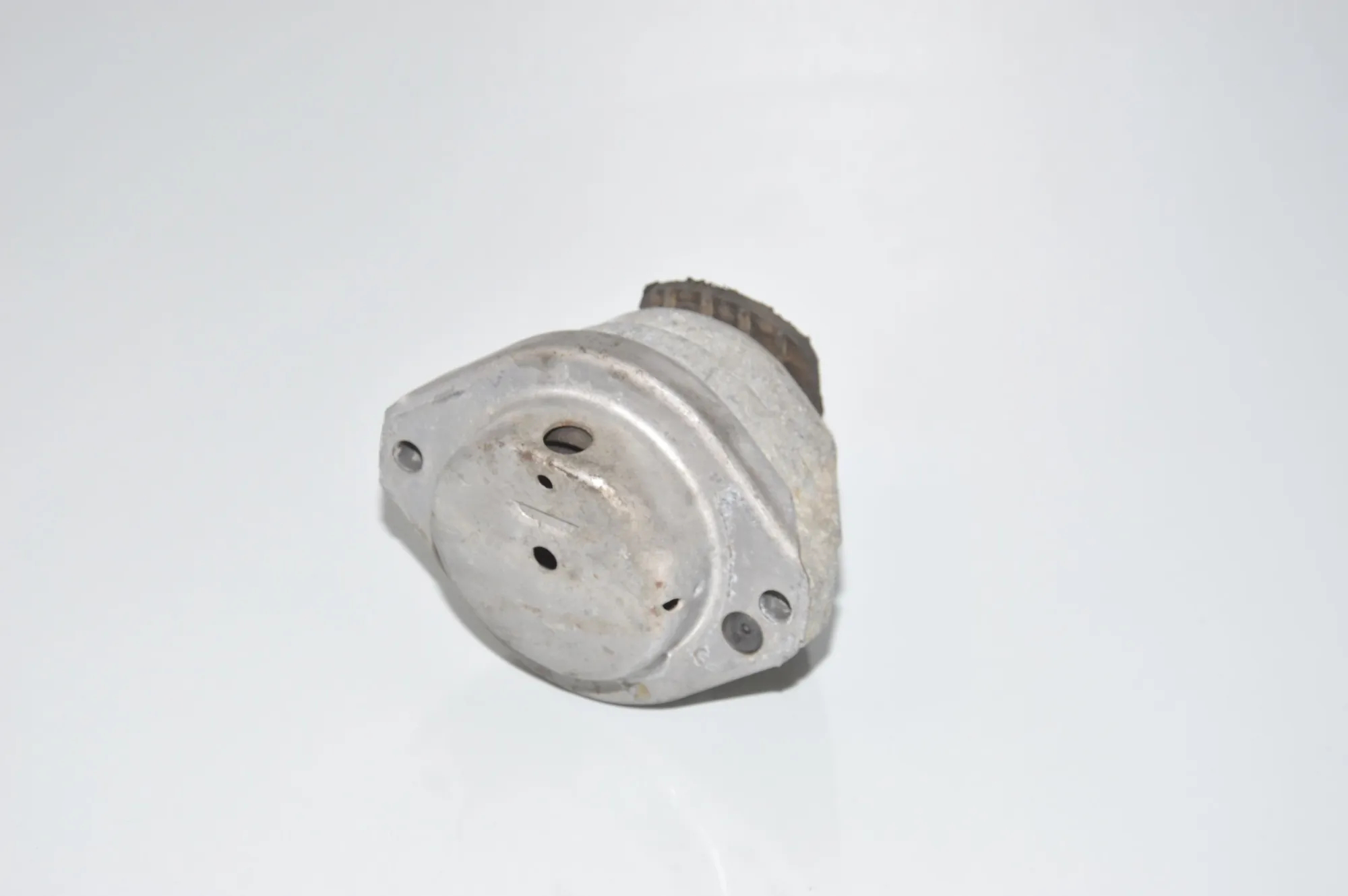 Left Side Engine Mount – OEM 6761089 · BMW 5 (E60) BMW 5 (E60) 520 i 2004 – 4