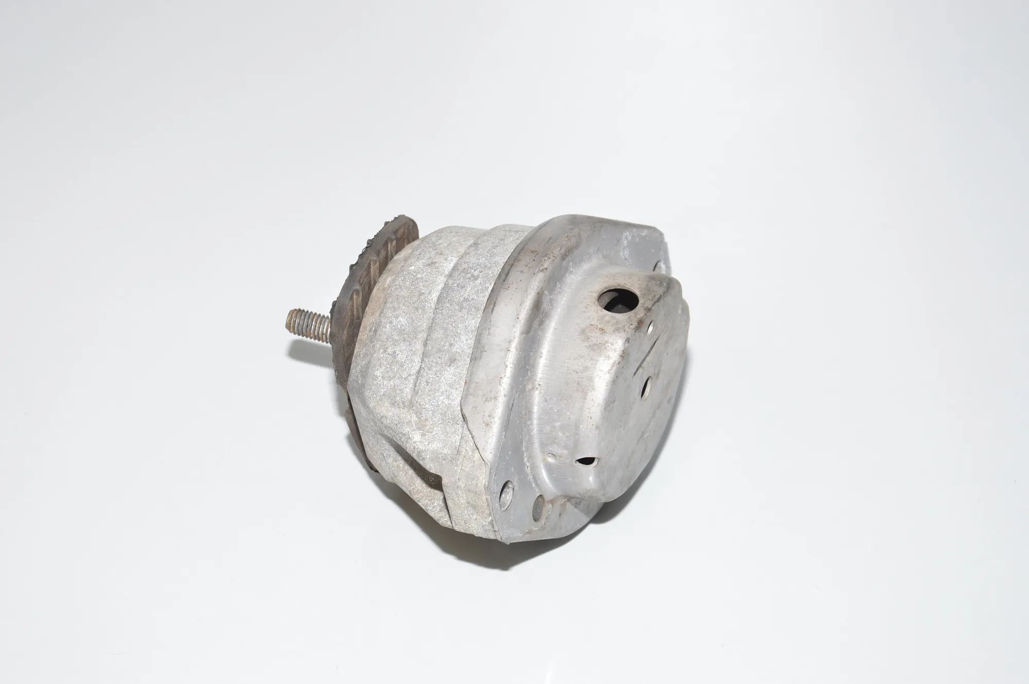 Left Side Engine Mount – OEM 6761089 · BMW 5 (E60) BMW 5 (E60) 520 i 2004
