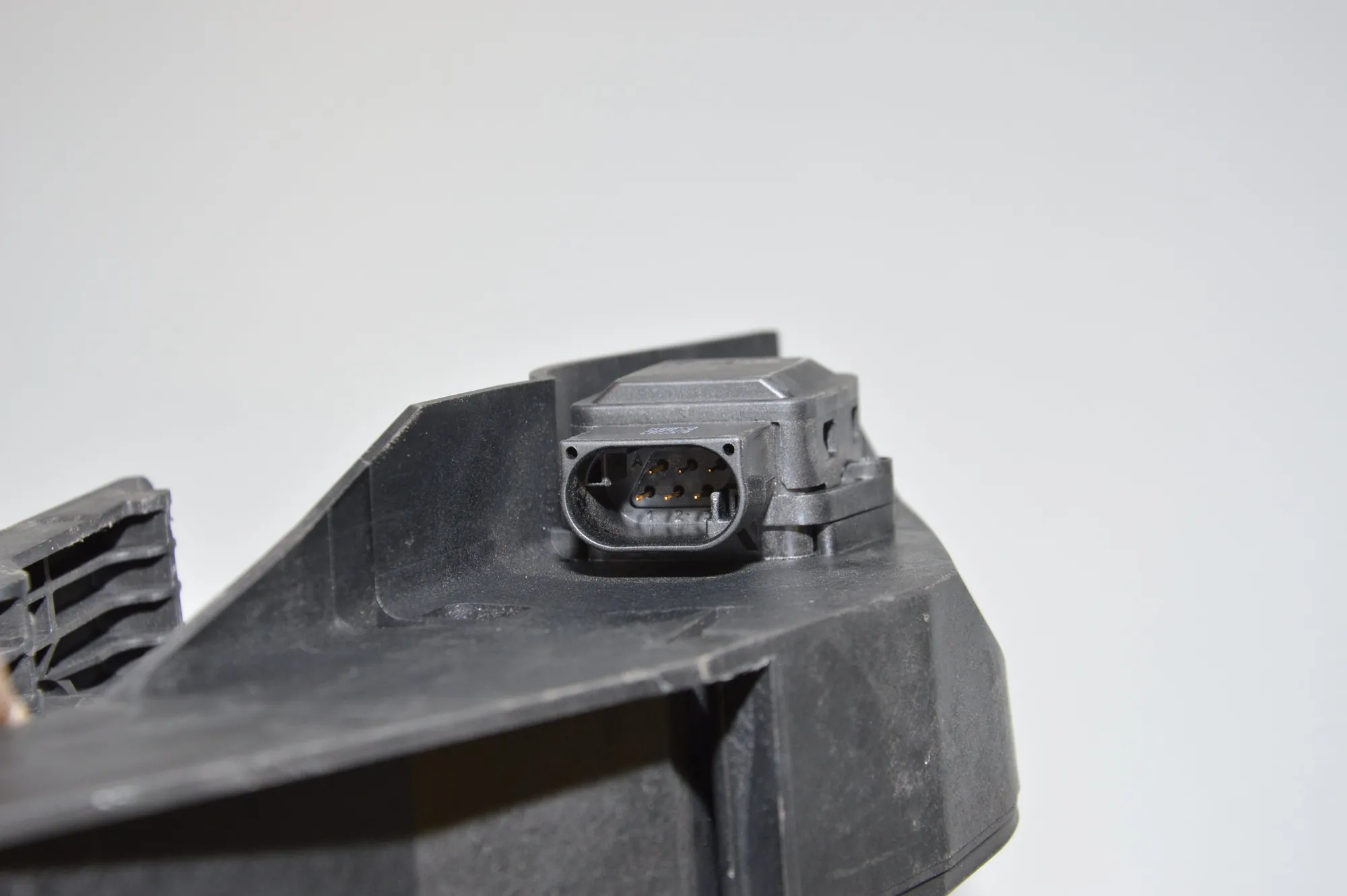 Throttle Pedal – OEM 6766930 · BMW 5 (E60) BMW 5 (E60) 520 d 2005 – 5