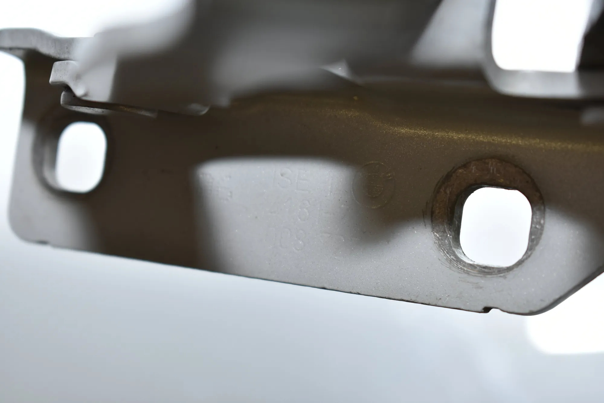 Front Left Bonnet Hinge – OEM 7008728 · BMW 5 (E60) BMW 5 (E60) 535 d 2006 – 4