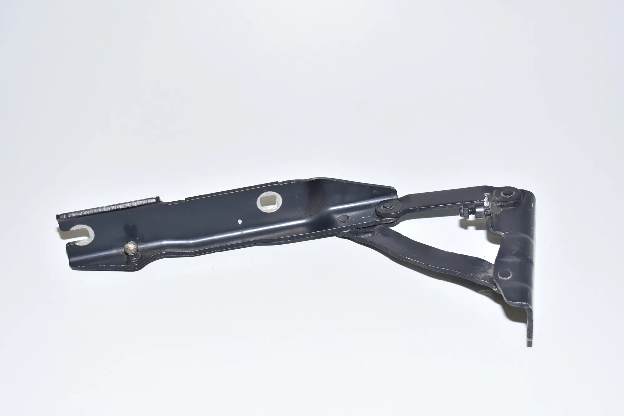 Front Right Bonnet Hinge – OEM 7008728 · BMW 5 Touring (E61) BMW 5 Touring (E61) 520 d 2007 – 2