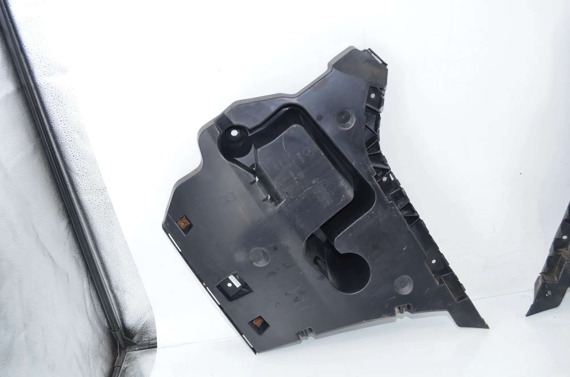 Rear Right Bumper Bracket – OEM 7207112 · BMW 5 Touring (F11) 530 d xDrive 2011 – 2