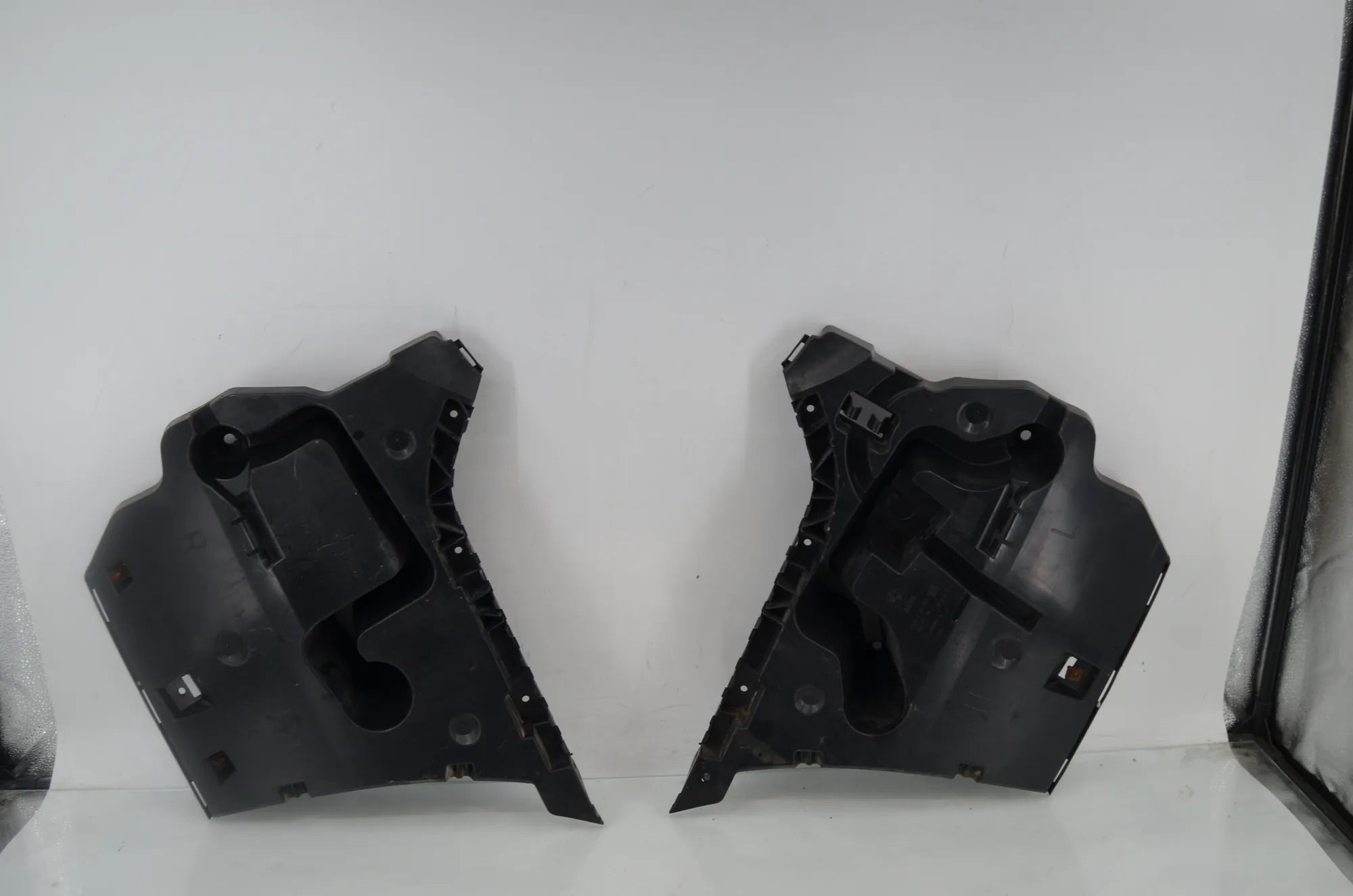 Rear Right Bumper Bracket – OEM 7207112 · BMW 5 Touring (F11) 530 d xDrive 2011