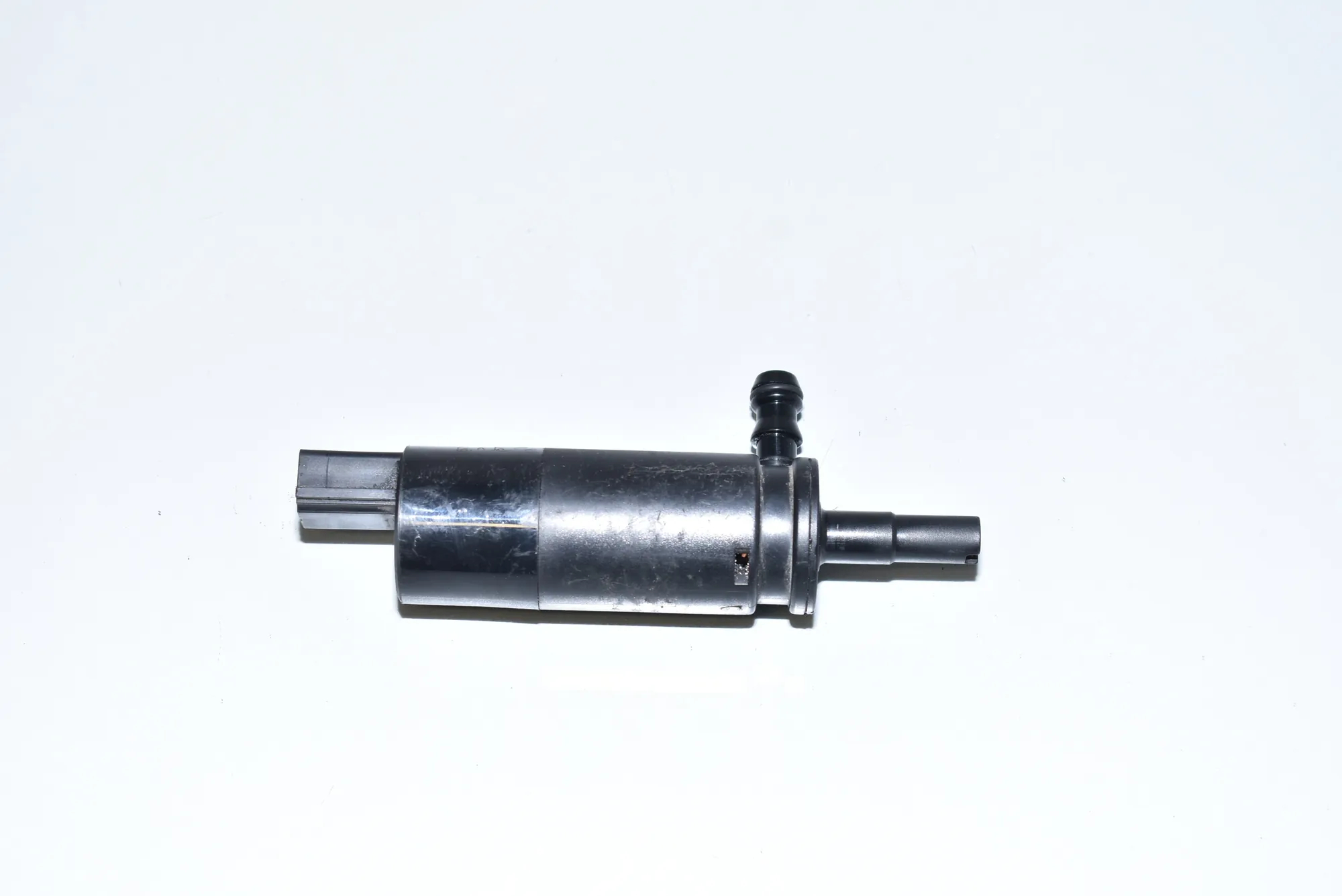 Headlight Washer Motor – OEM 6973097 · BMW 5 (E60) BMW 5 (E60) 530 d 2006