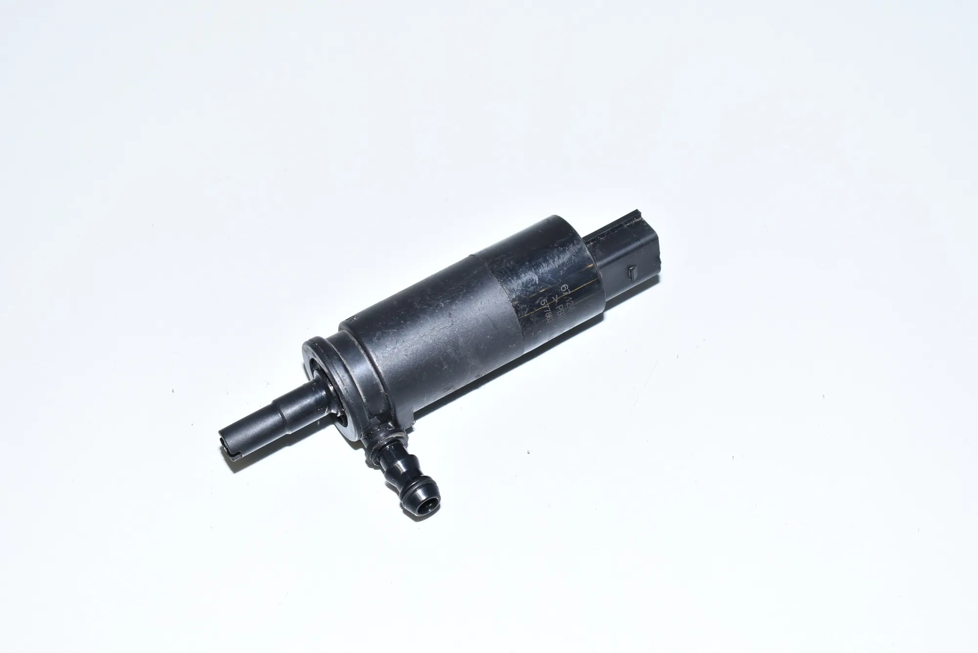 Headlight Washer Motor – OEM 6973097 · BMW 5 (E60) BMW 5 (E60) 530 d 2006 – 2