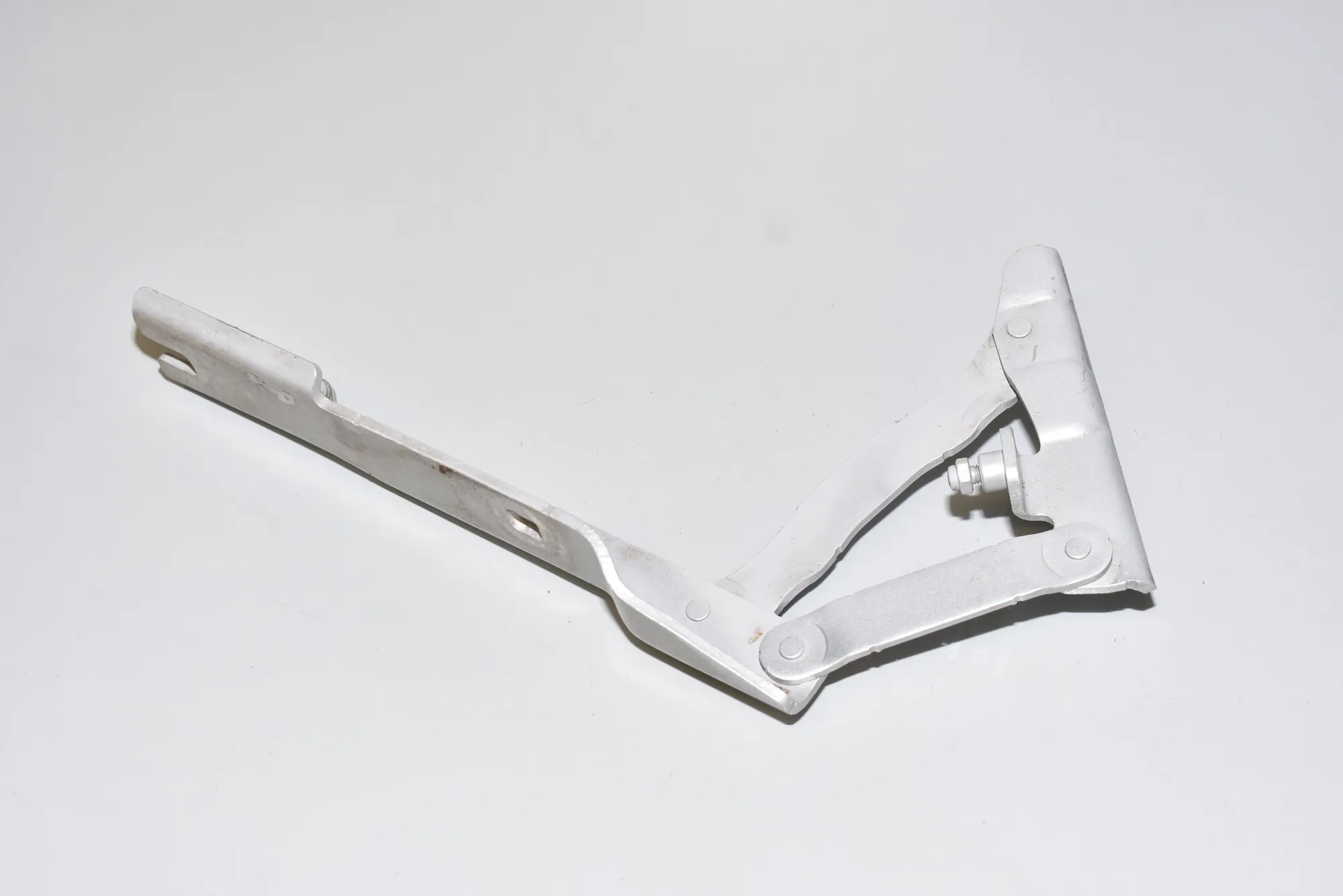 Front Left Bonnet Hinge – OEM 7008727 · BMW 5 (E60) BMW 5 (E60) 530 d 2006 – 3
