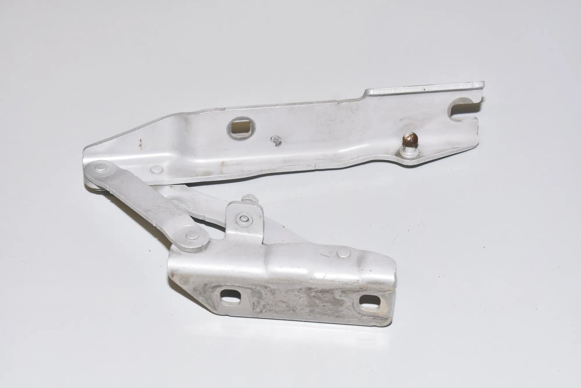 Front Left Bonnet Hinge – OEM 7008727 · BMW 5 (E60) BMW 5 (E60) 530 d 2006 – 2