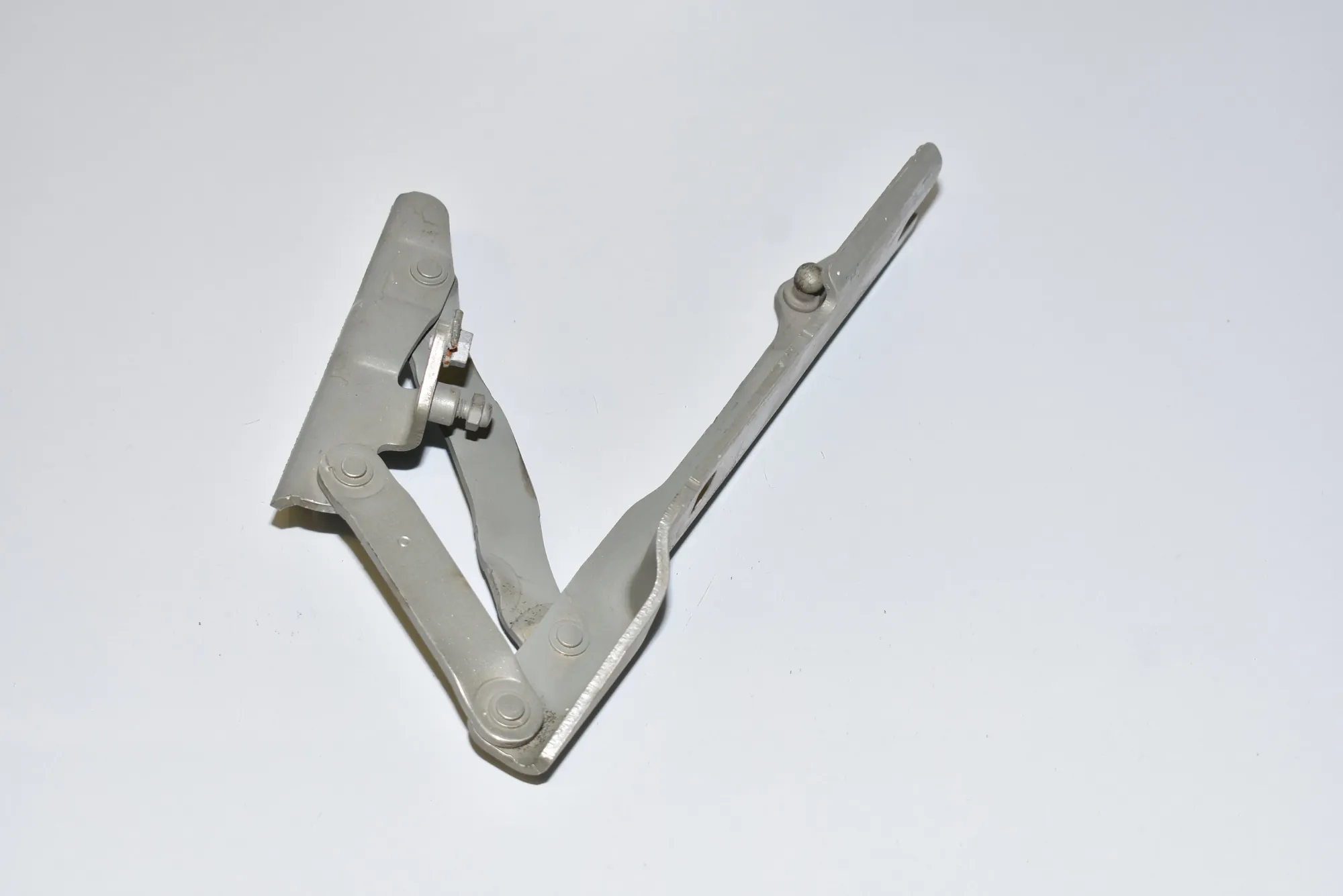 Front Right Bonnet Hinge – OEM 7008728 · BMW 5 (E60) BMW 5 (E60) 530 d 2006 – 2