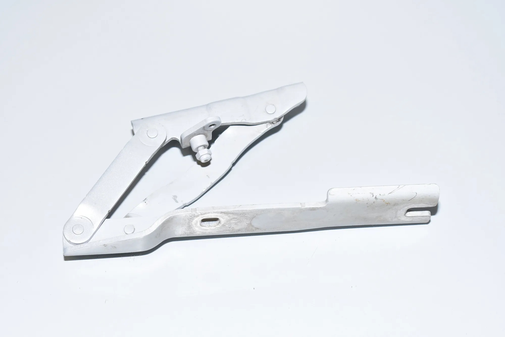 Front Right Bonnet Hinge – OEM 7008728 · BMW 5 (E60) BMW 5 (E60) 530 d 2006