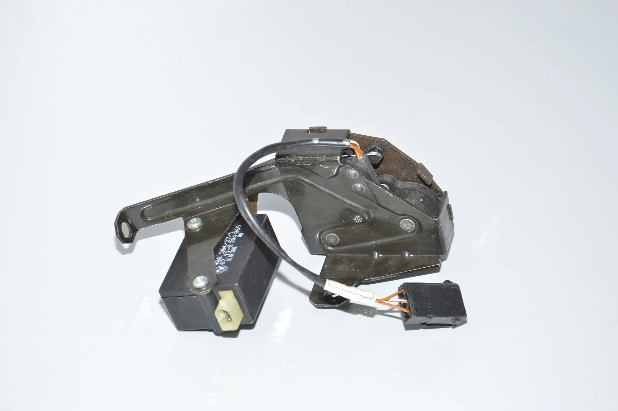 Tailgate Window Lock – OEM 8238469 · BMW 5 Touring (E39) BMW 5 Touring (E39) 520 d 2000
