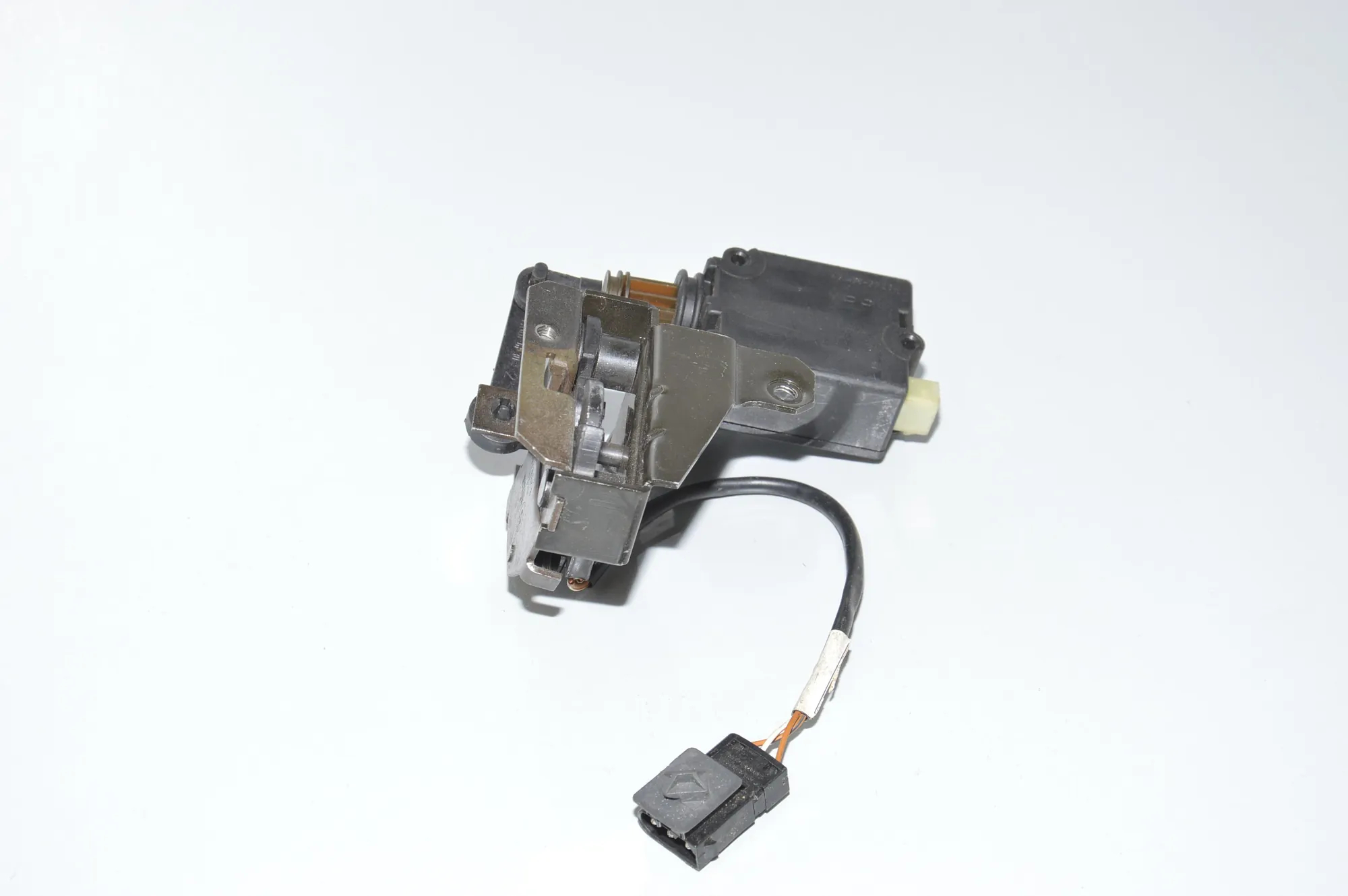 Tailgate Window Lock – OEM 8238469 · BMW 5 Touring (E39) BMW 5 Touring (E39) 520 d 2000 – 4