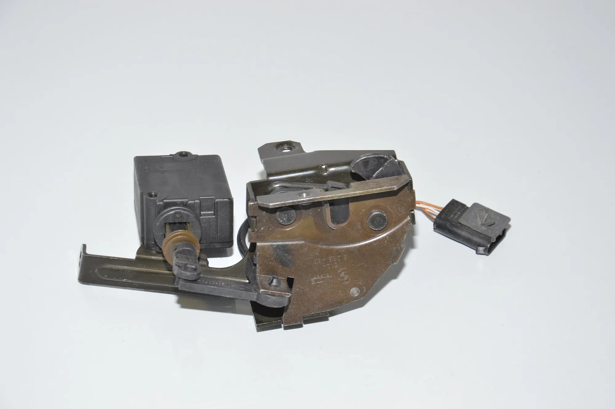 Tailgate Window Lock – OEM 8238469 · BMW 5 Touring (E39) BMW 5 Touring (E39) 520 d 2000 – 5