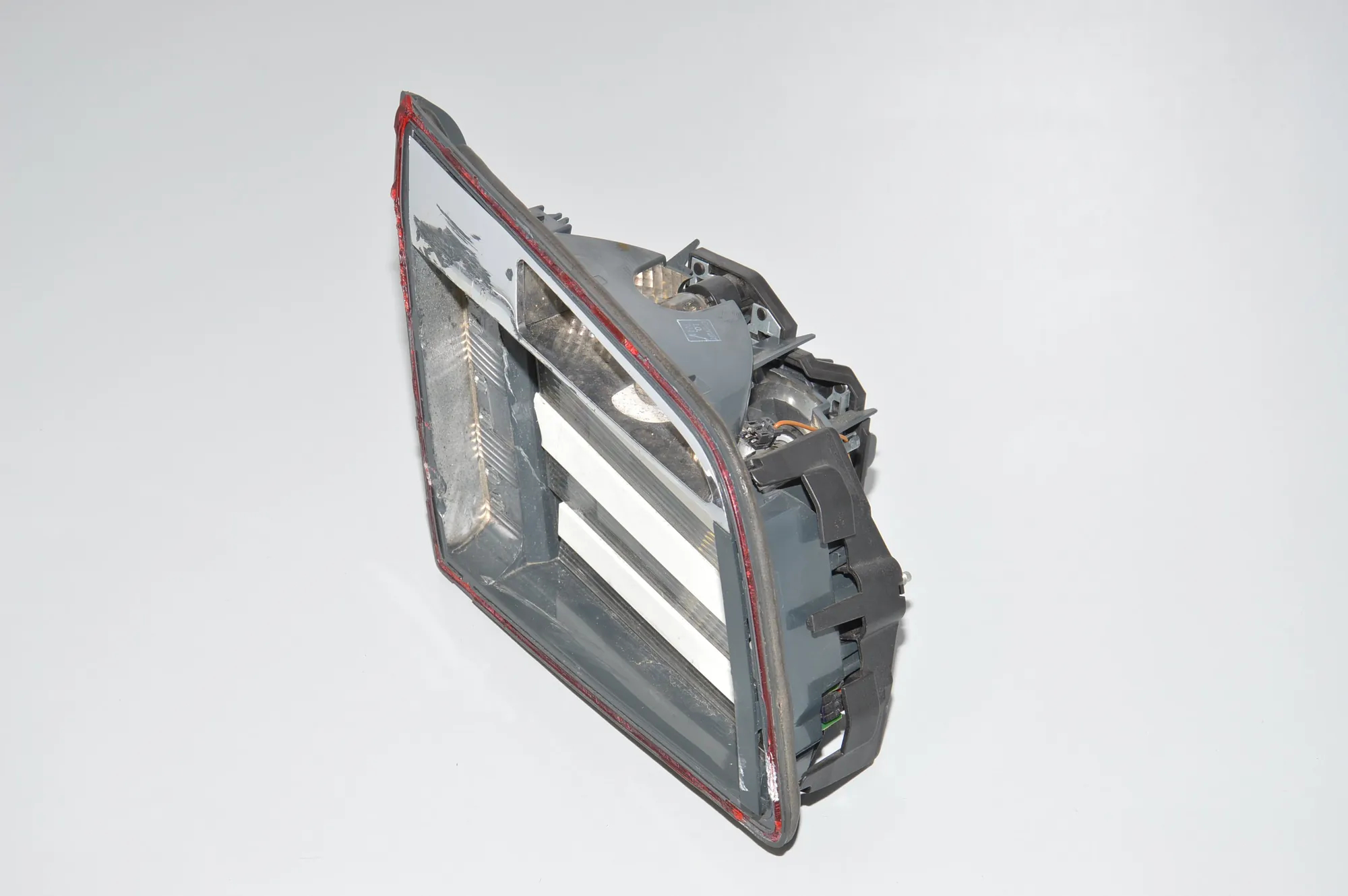 Left Side Tailgate Tail Light – OEM 7203225 · BMW 5 (F10) M5 2012 – 2