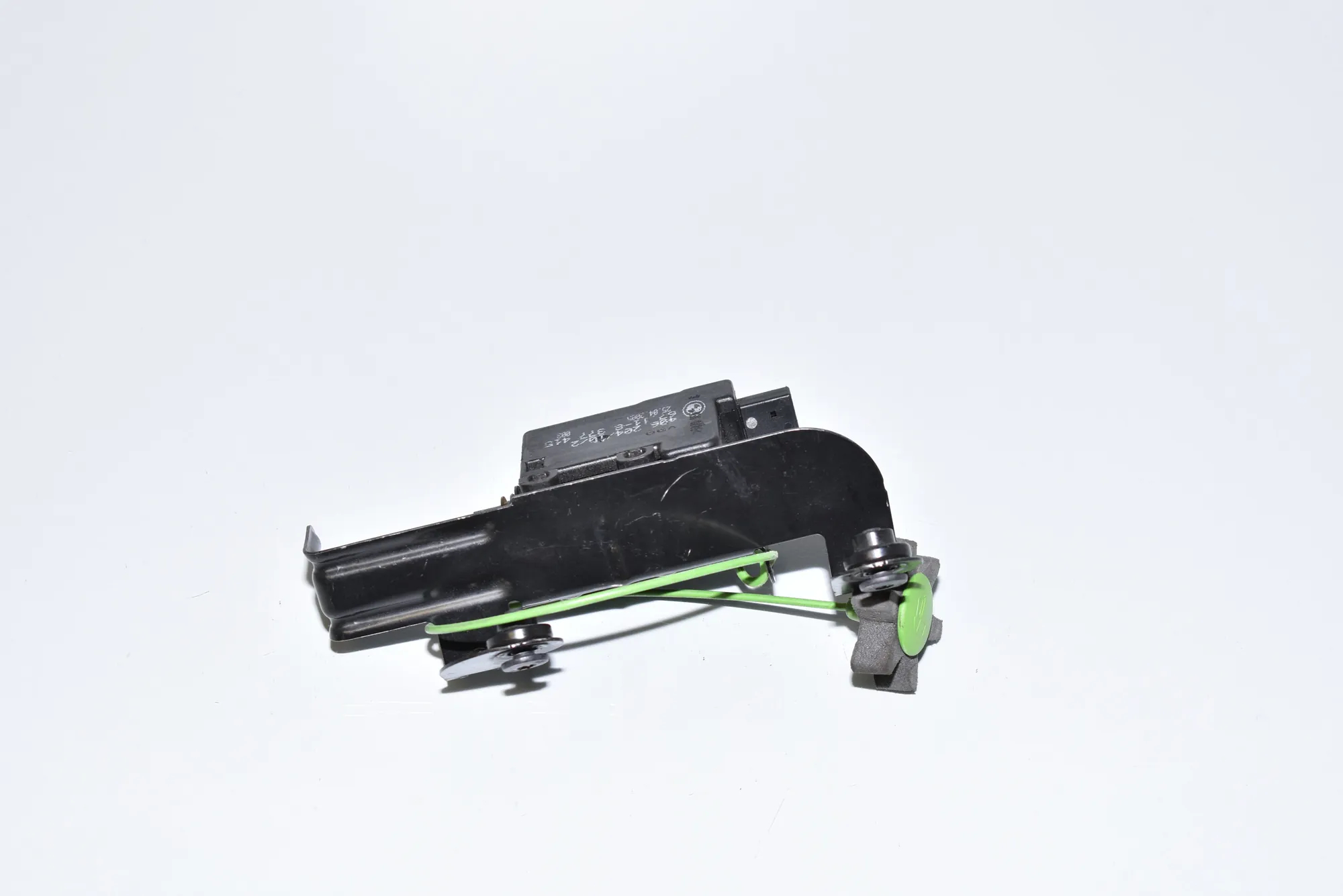 Fuel Tank Cover Lock – OEM 8377415 · BMW 5 (E60) BMW 5 (E60) 530 d 2008