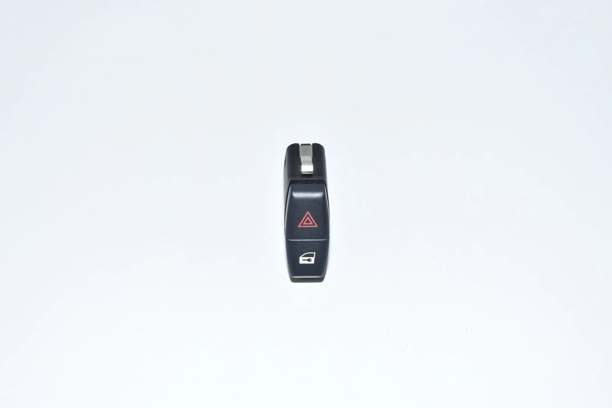 Hazard Button – OEM 6916506 · BMW 5 (E60) BMW 5 (E60) 530 d 2008
