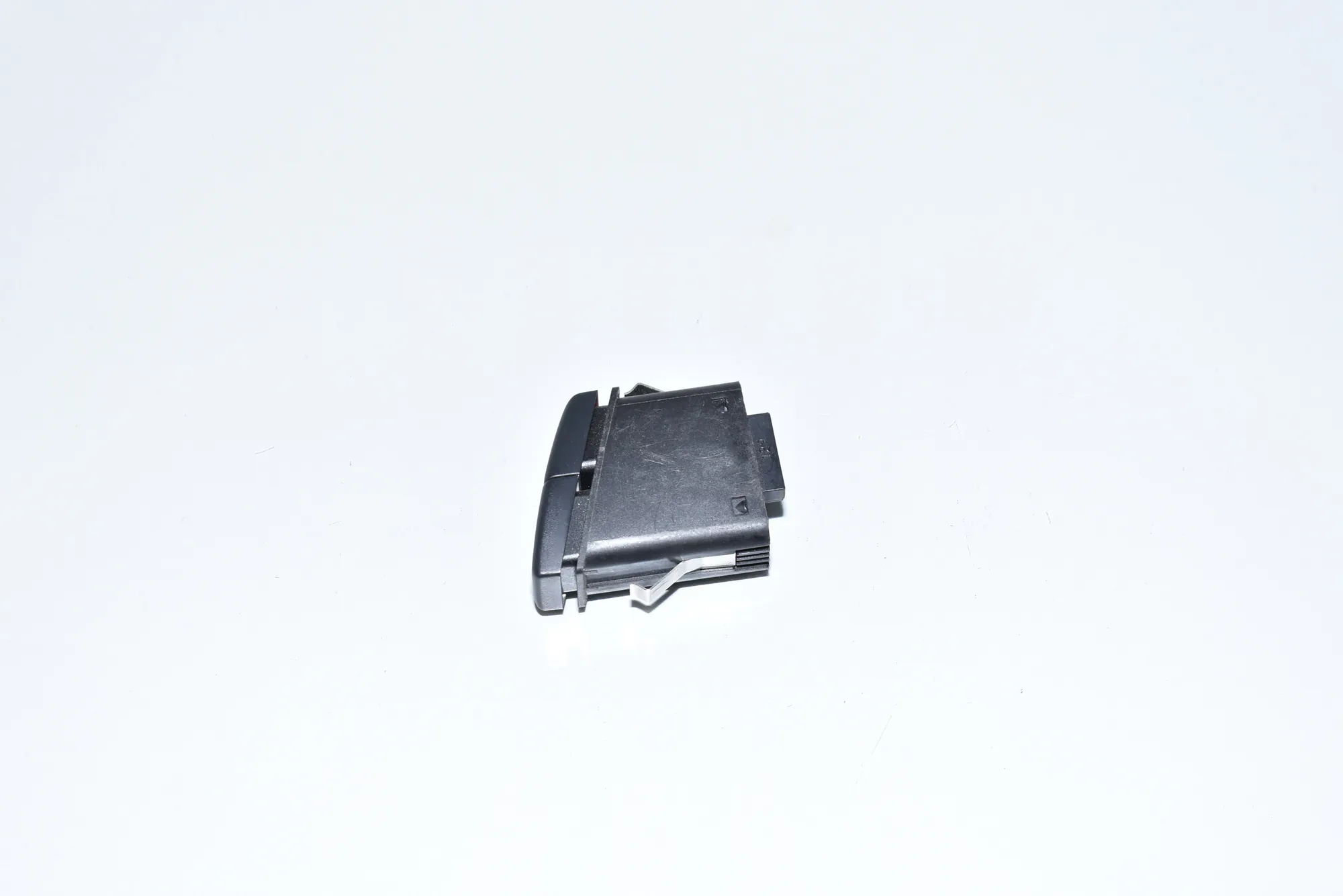 Hazard Button – OEM 6916506 · BMW 5 (E60) BMW 5 (E60) 530 d 2008 – 2
