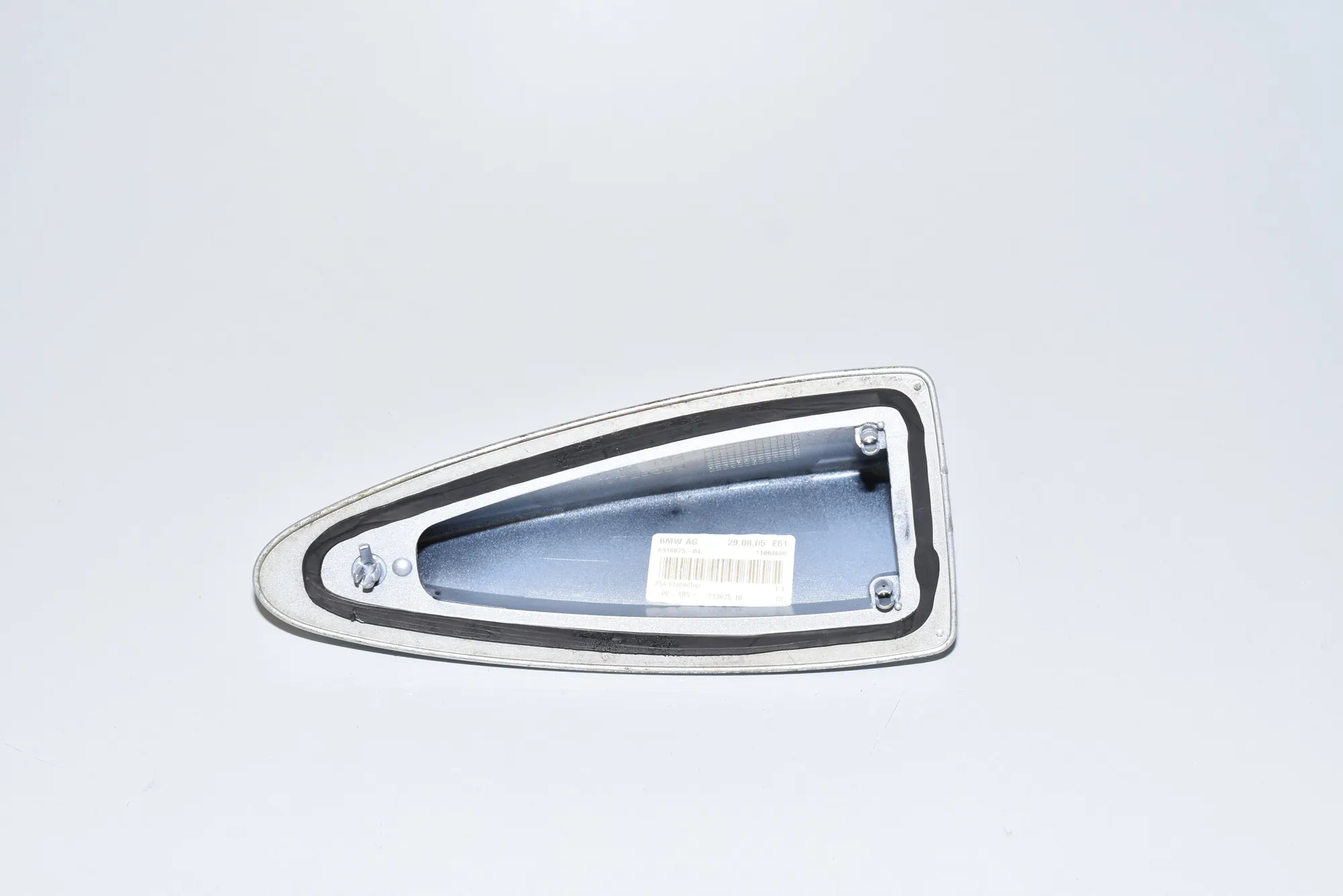 Antenna Trim – OEM 6916875 · BMW 5 Touring (E61) BMW 5 Touring (E61) 535 d 2005 – 3
