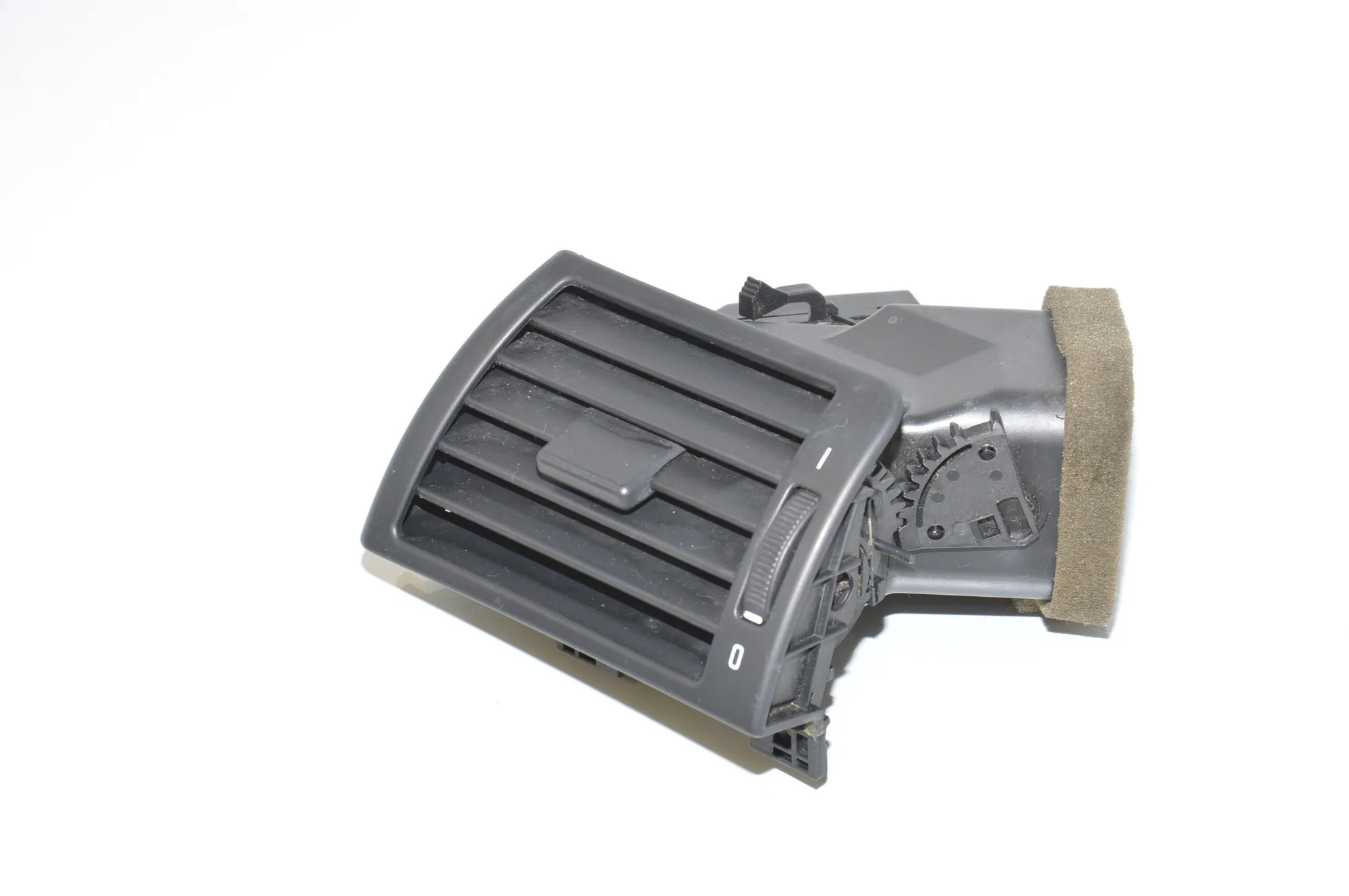 Dashboard Air Vents – OEM 8361897 · BMW 3 Coupe (E46) BMW 3 Coupe (E46) 316 Ci 2001 – 2