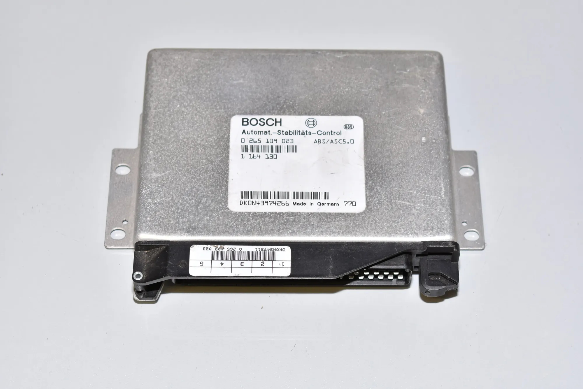 Engine Control Unit – OEM 0265109023 · BMW 7 (E38) BMW 7 (E38) 728 i, iL 1999