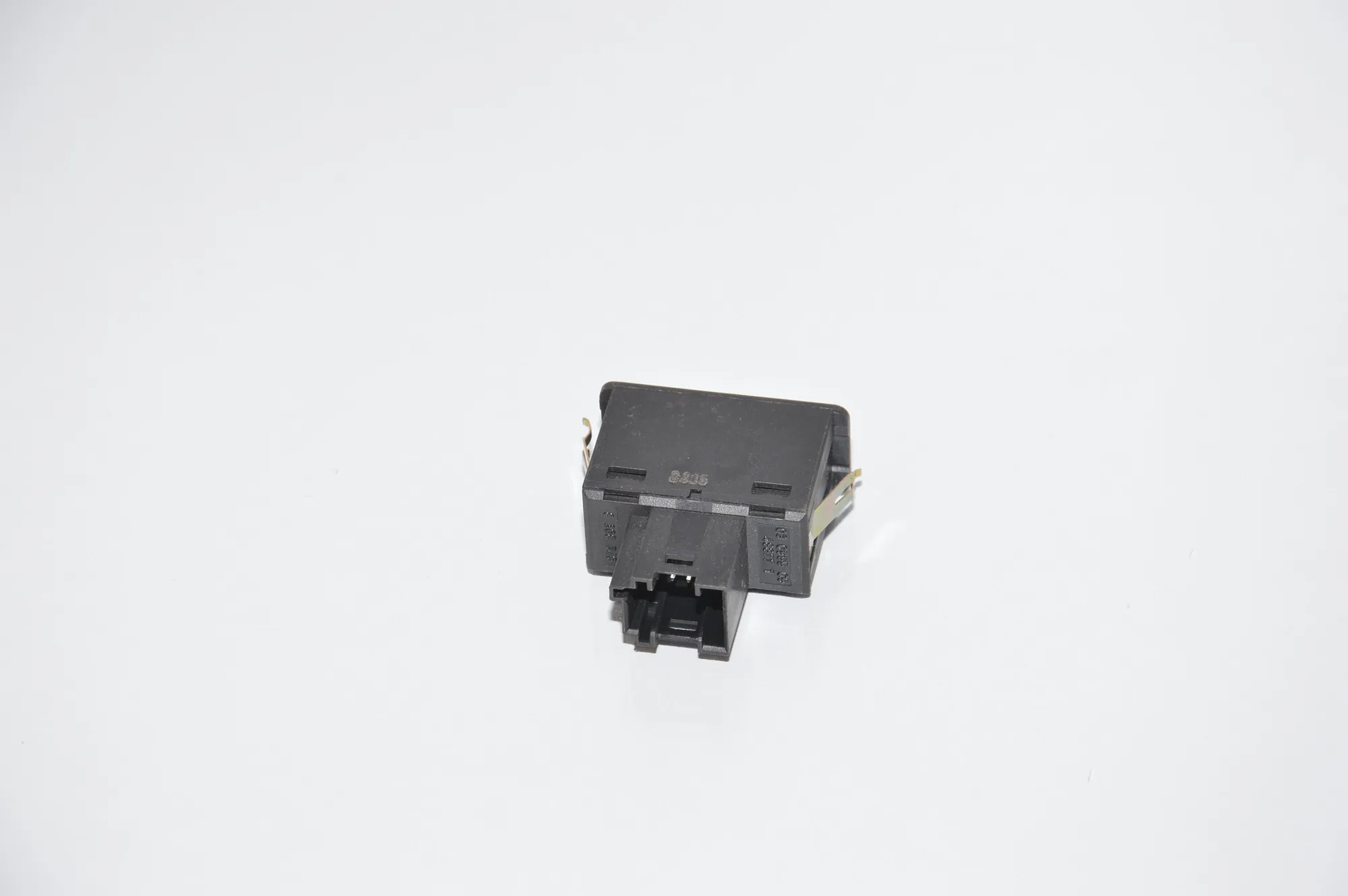 USB/AUX-In Socket Port – OEM 8368346 · BMW 5 (E60) BMW 5 (E60) 520 d 2005 – 3