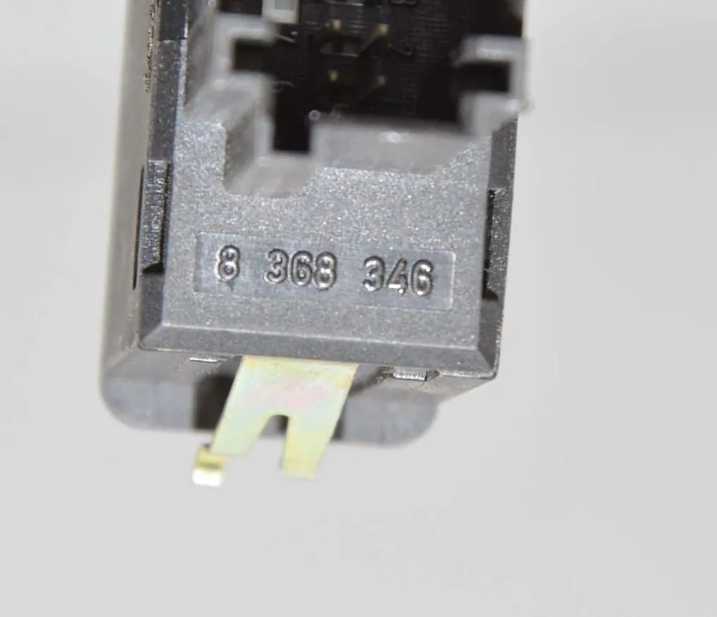 USB/AUX-In Socket Port – OEM 8368346 · BMW 5 (E60) BMW 5 (E60) 520 d 2005 – 5