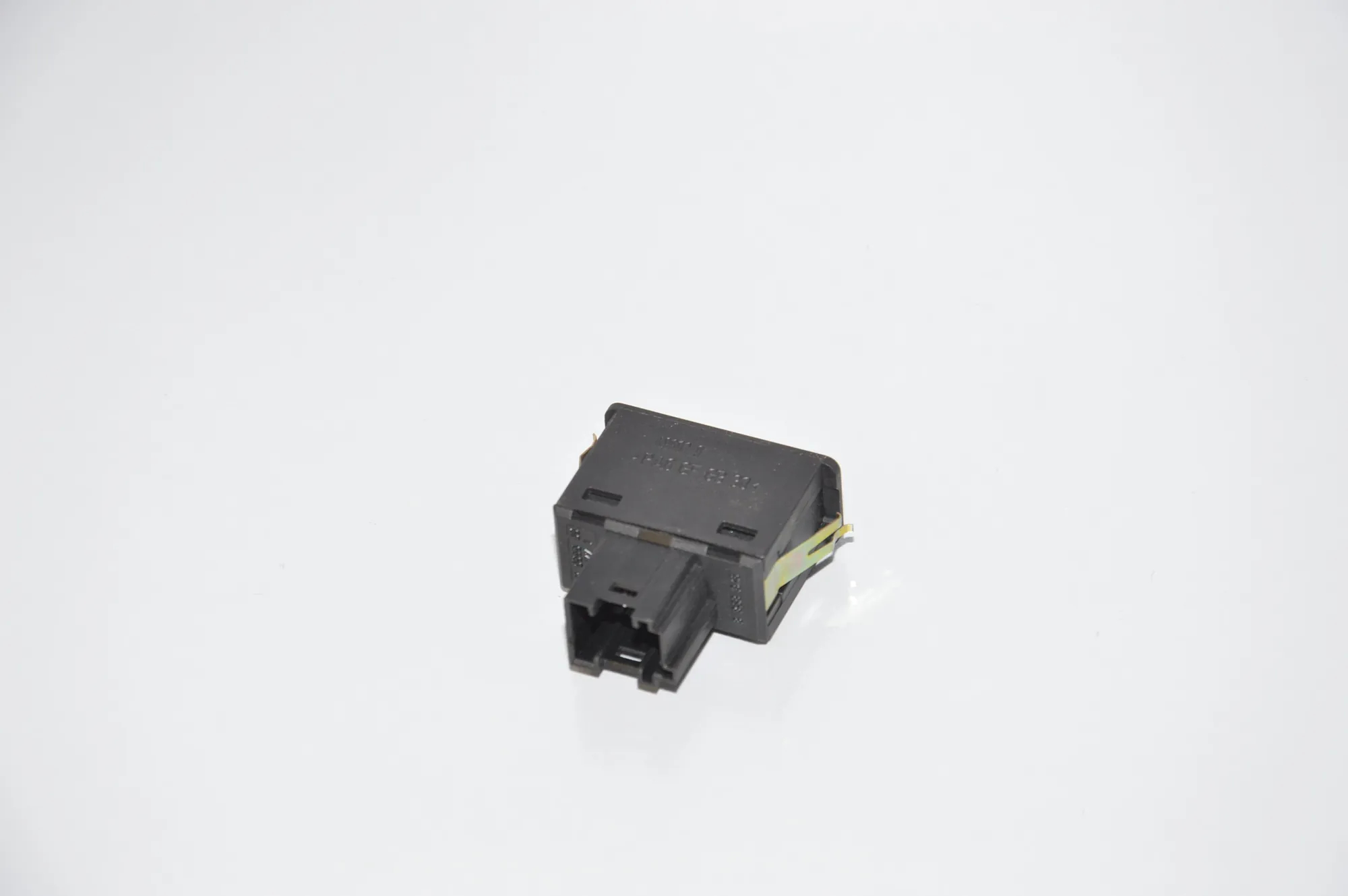 USB/AUX-In Socket Port – OEM 8368346 · BMW 5 (E60) BMW 5 (E60) 520 d 2005 – 2