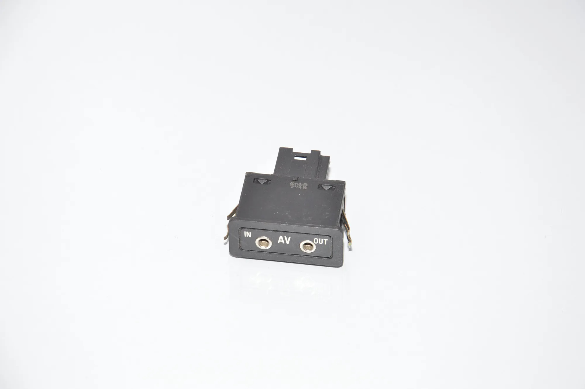 USB/AUX-In Socket Port – OEM 8368346 · BMW 5 (E60) BMW 5 (E60) 520 d 2005